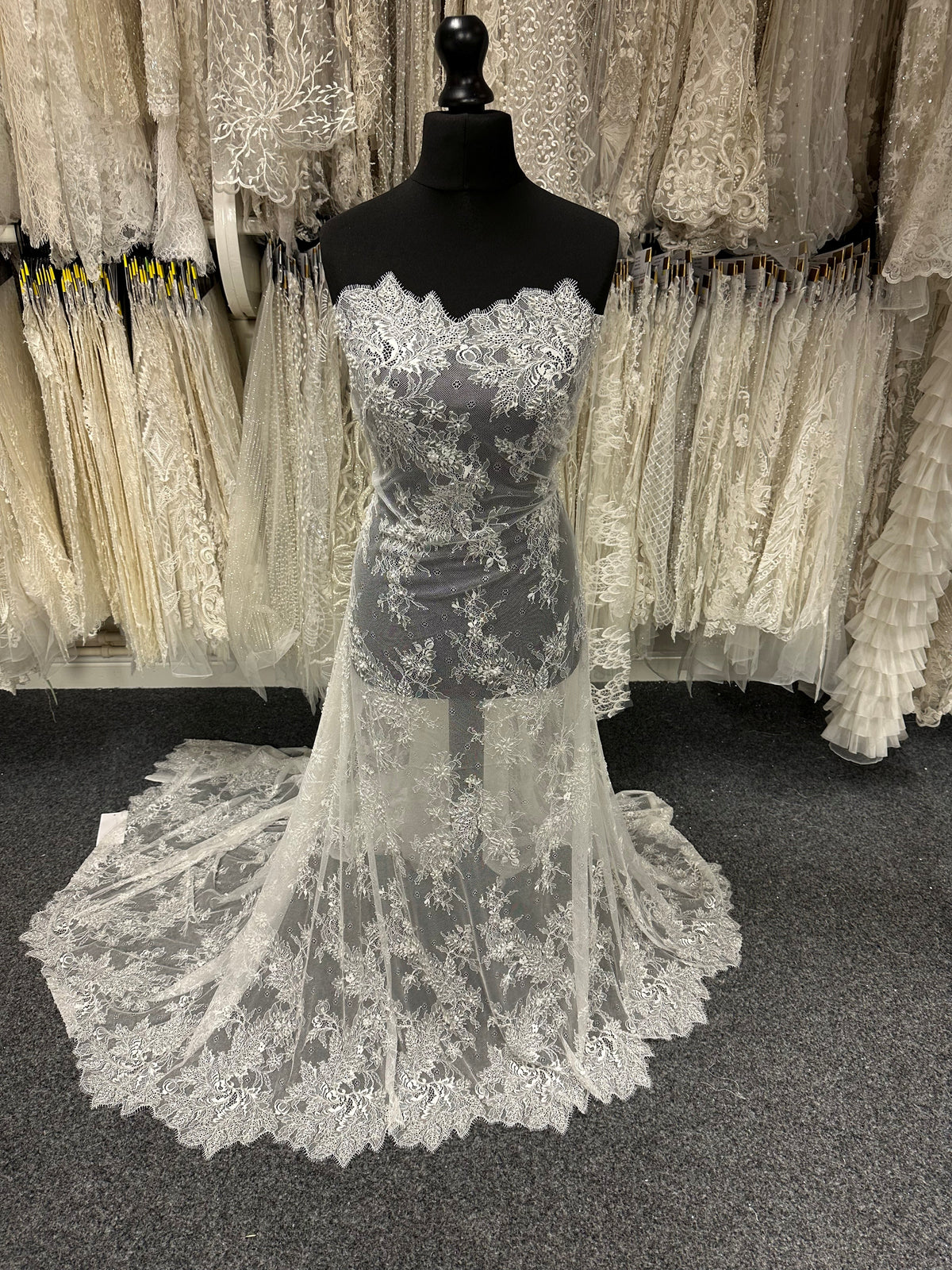 Ivory Raschel Lace - LB5003