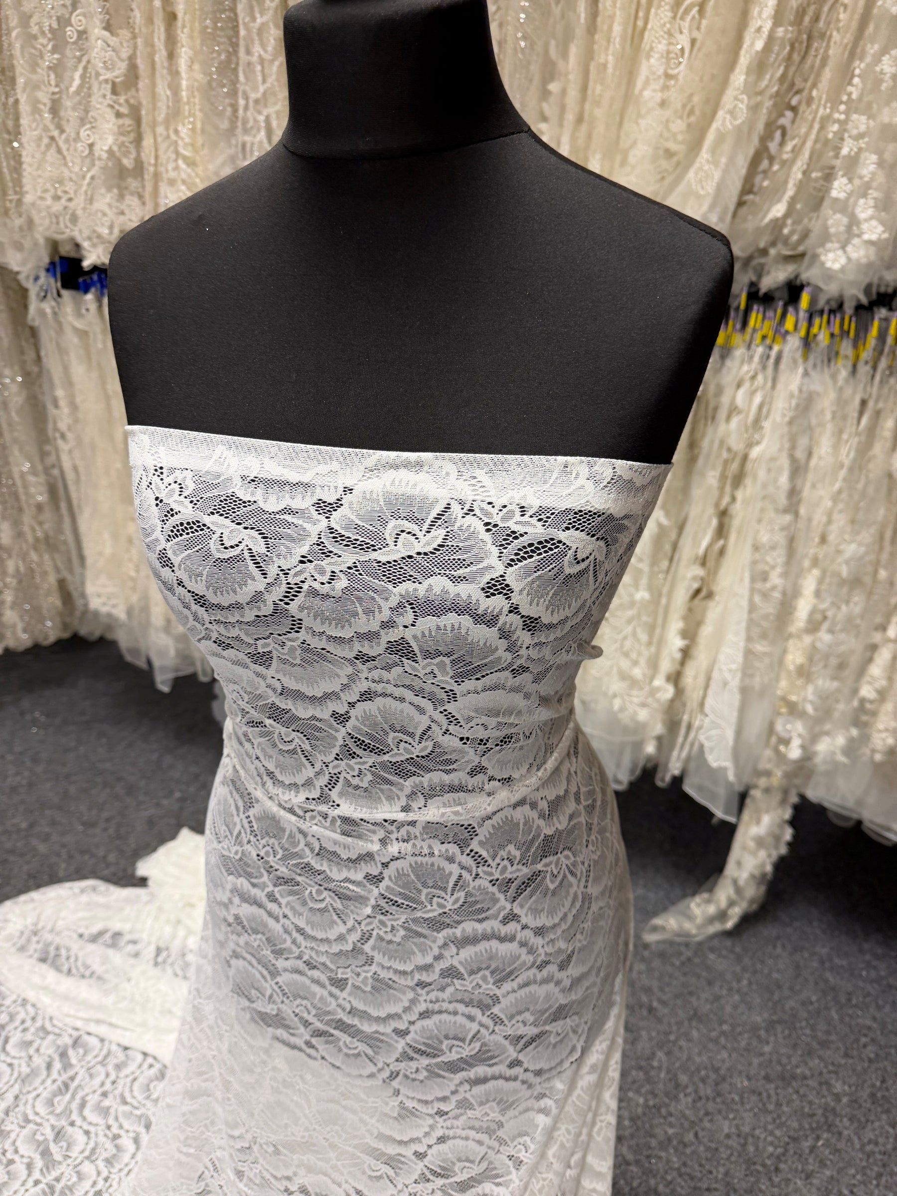 Light Ivory Stretch Lace - LB7008