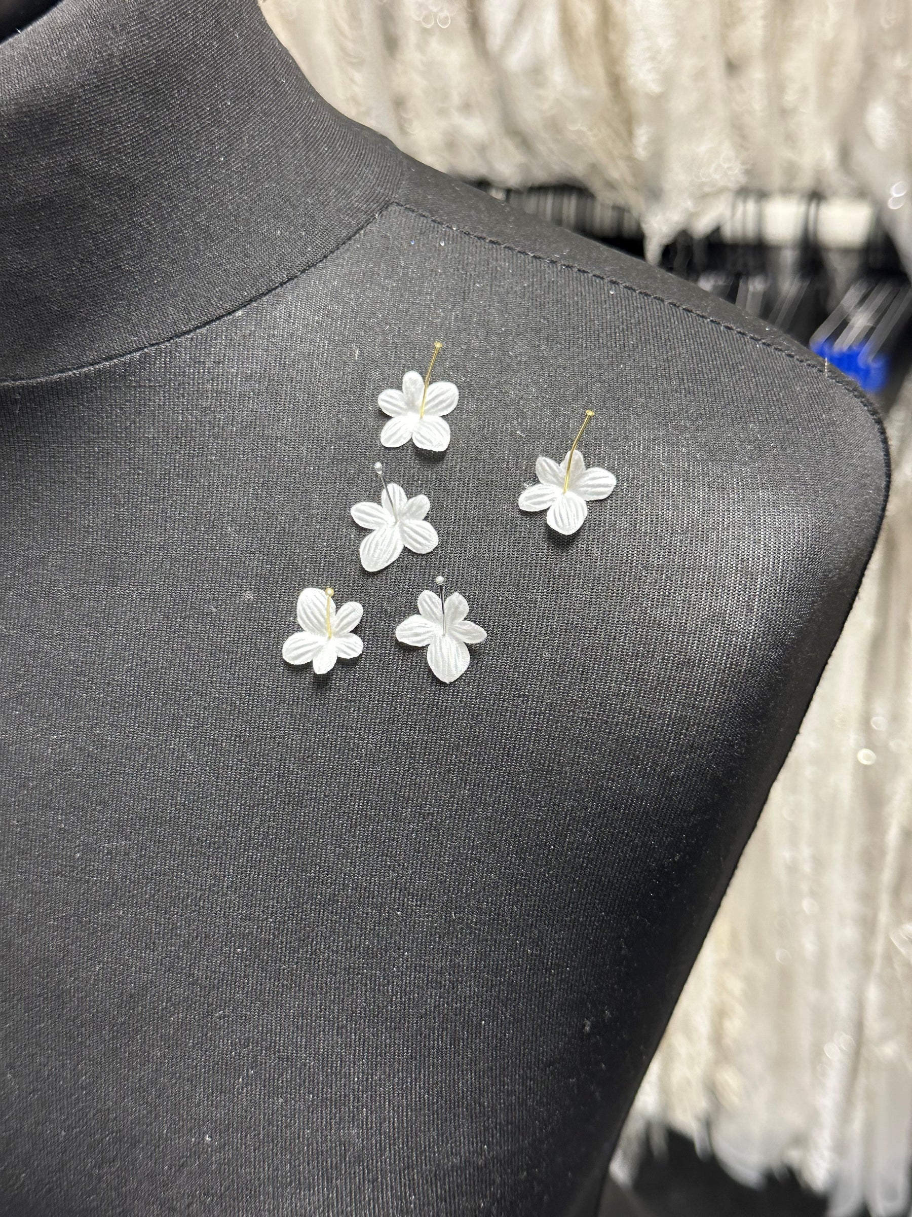 Pale Ivory Laser Cut Flower - MM0028 (pack of 144)