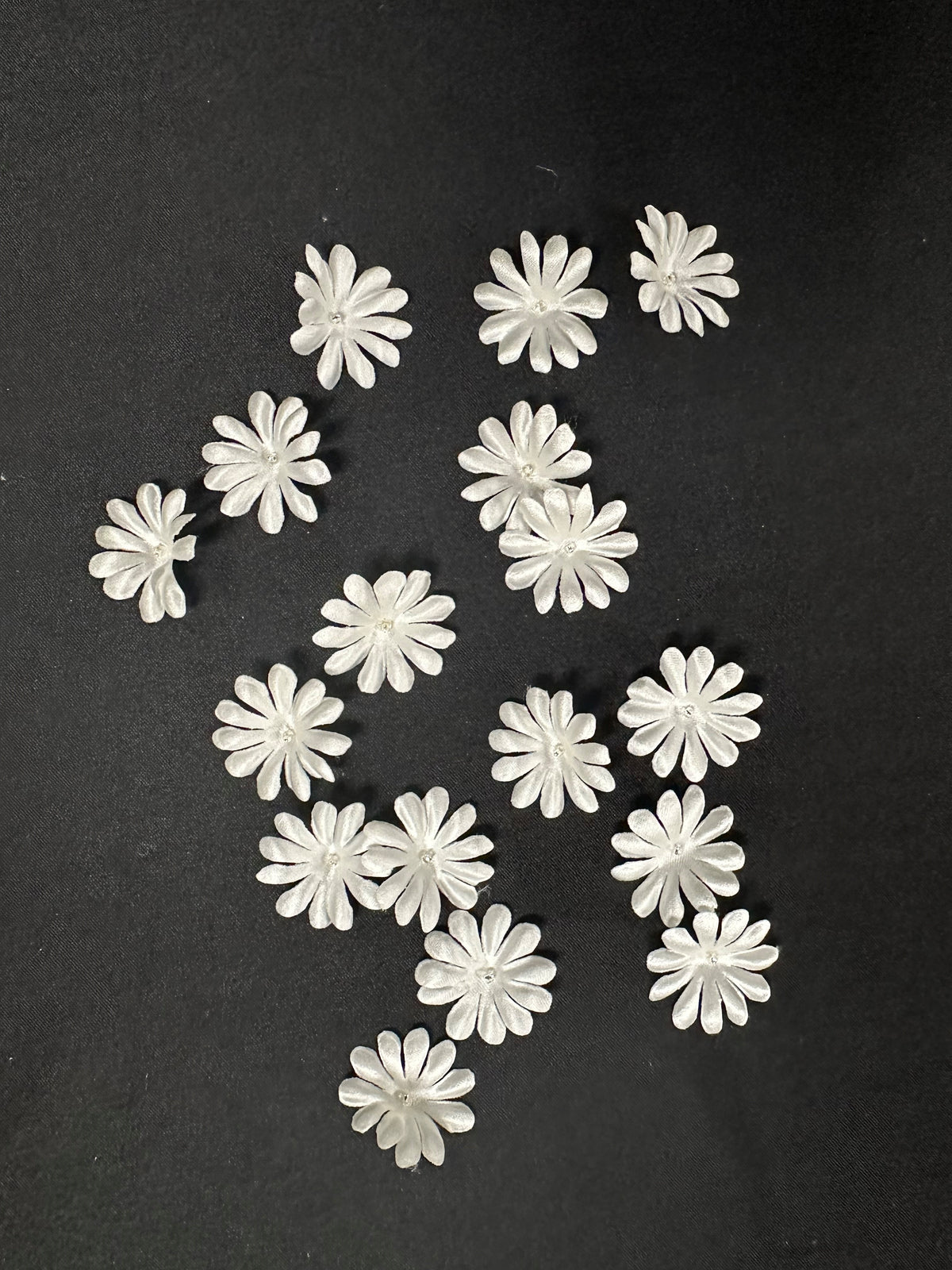 Ivory Laser Cut Flowers - M15 (Bag of 144)