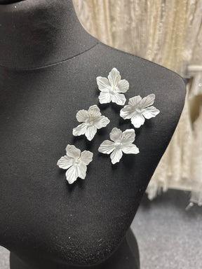 Winter White 5 Petal Flowers - MM0030 (Bag of 144)