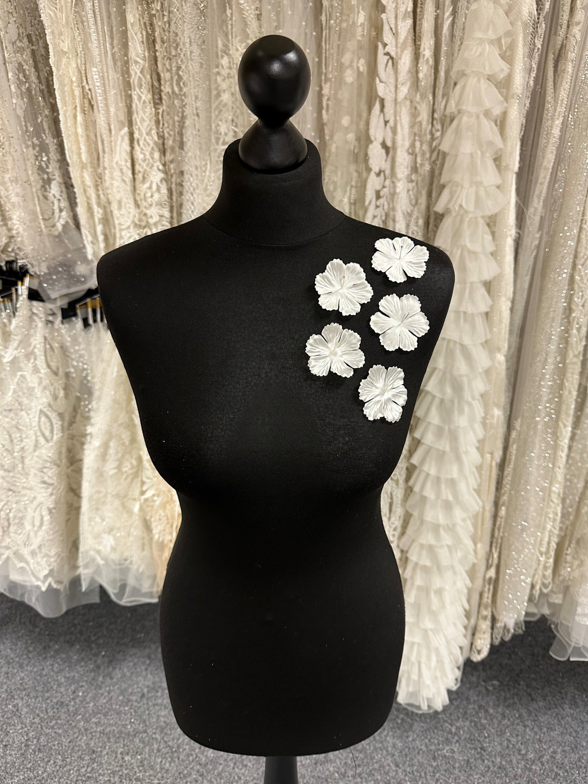 Pale Ivory Eco 6 Petal Flowers - MM0032 (Bag of 144)