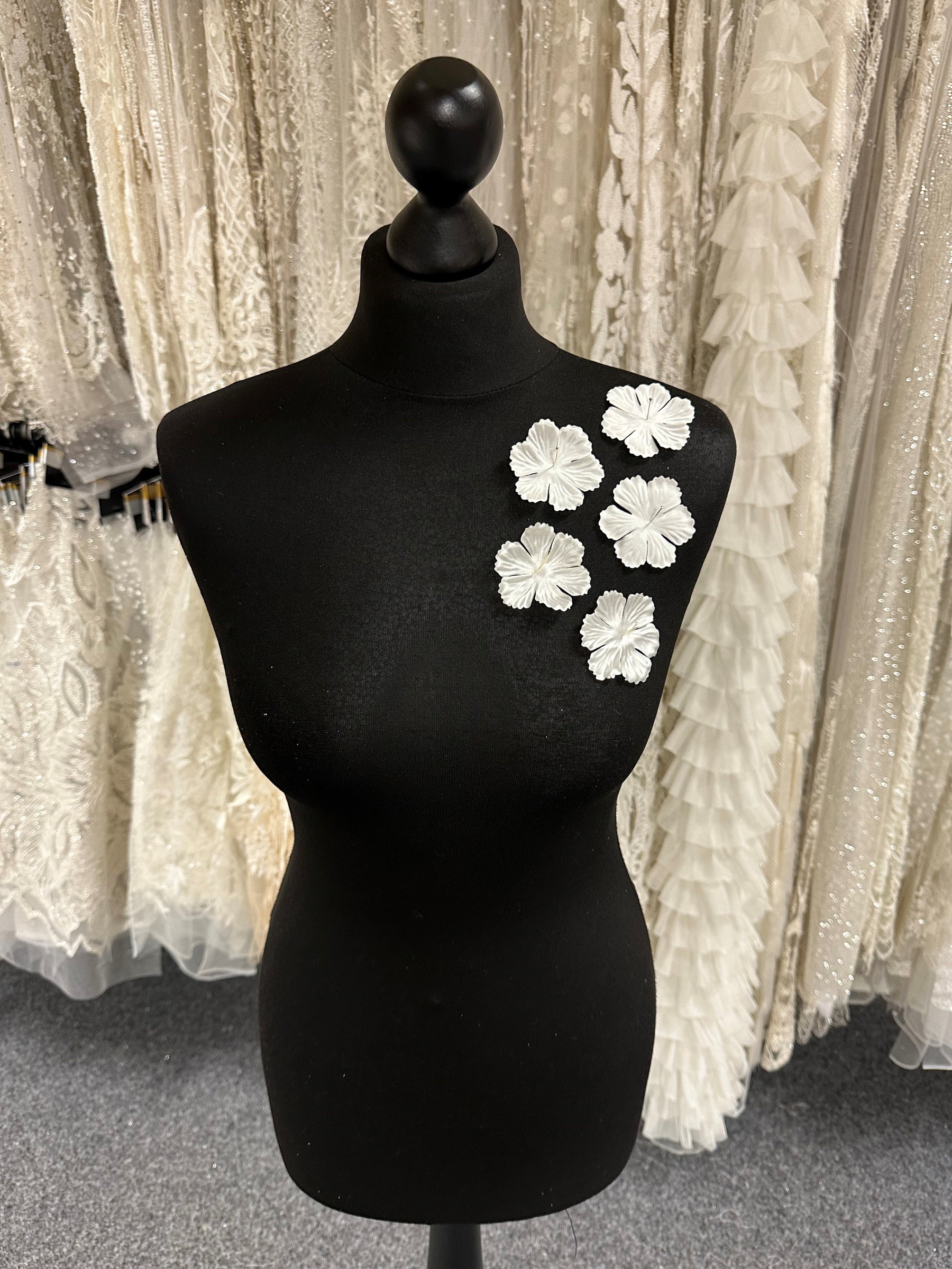 Pale Ivory Eco 6 Petal Flowers - MM0032 (Bag of 144)