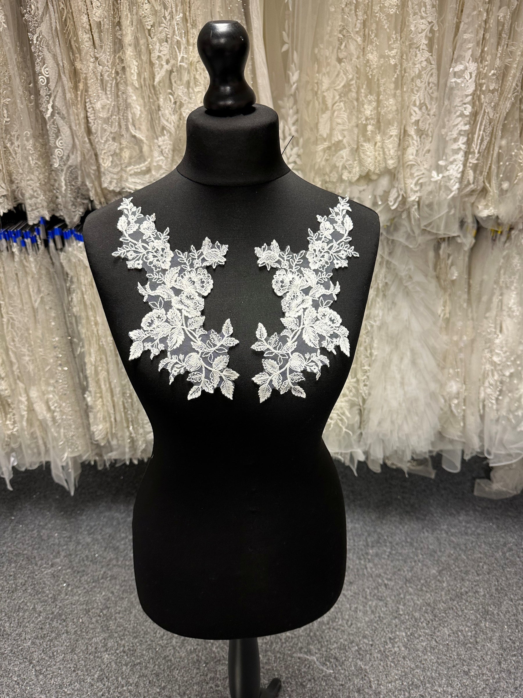 Ivory Floral Lace Appliques - MT8016