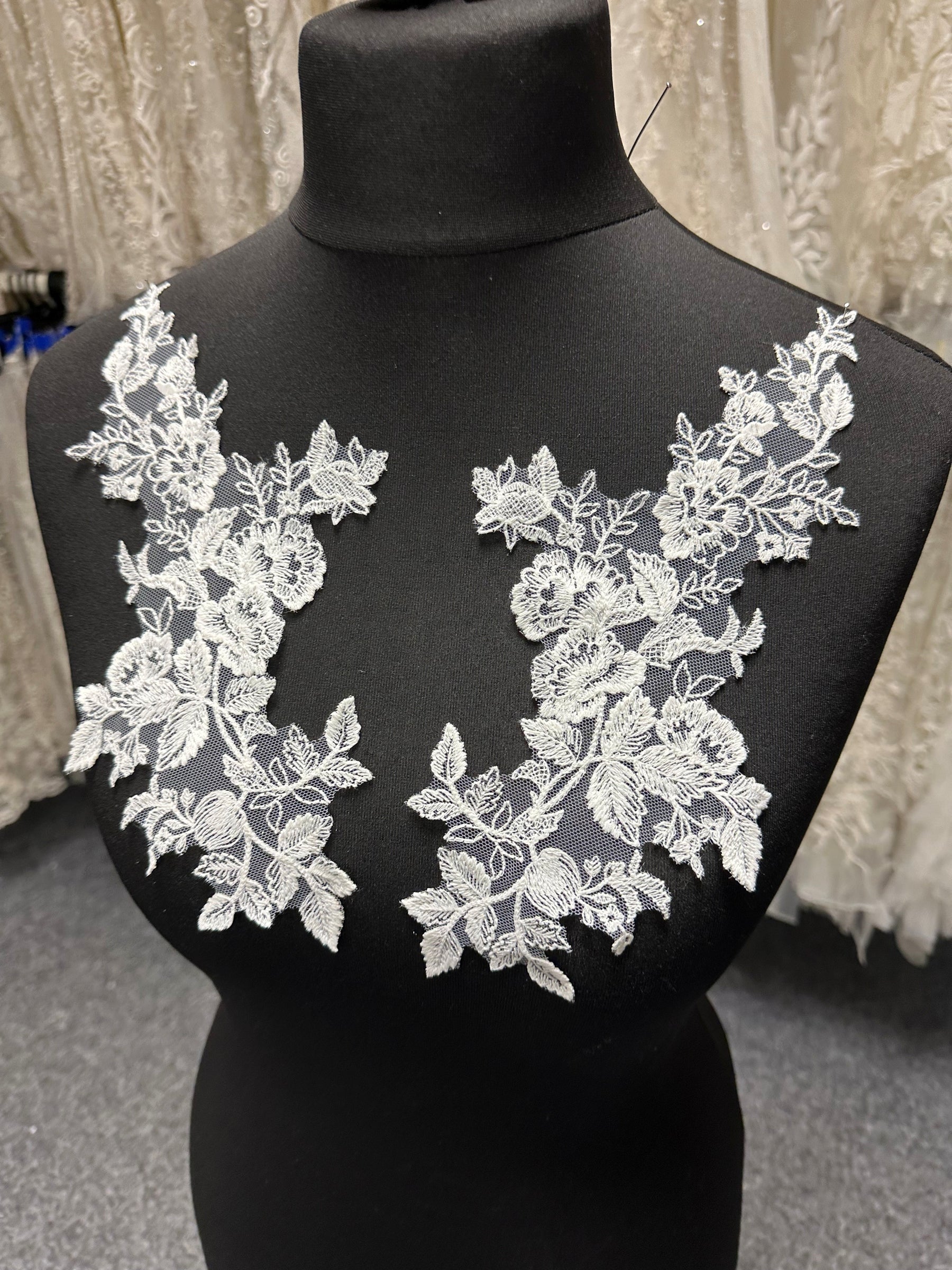 Ivory Floral Lace Appliques - MT8016