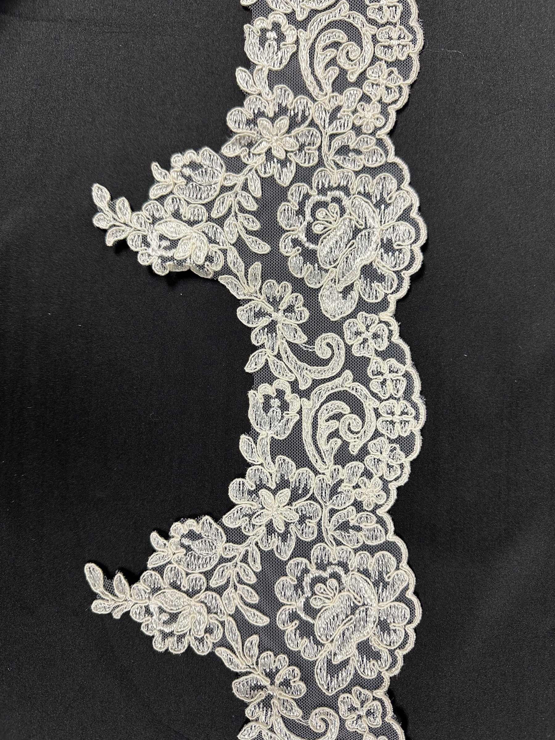 Ivory Corded Lace Trim - T226U