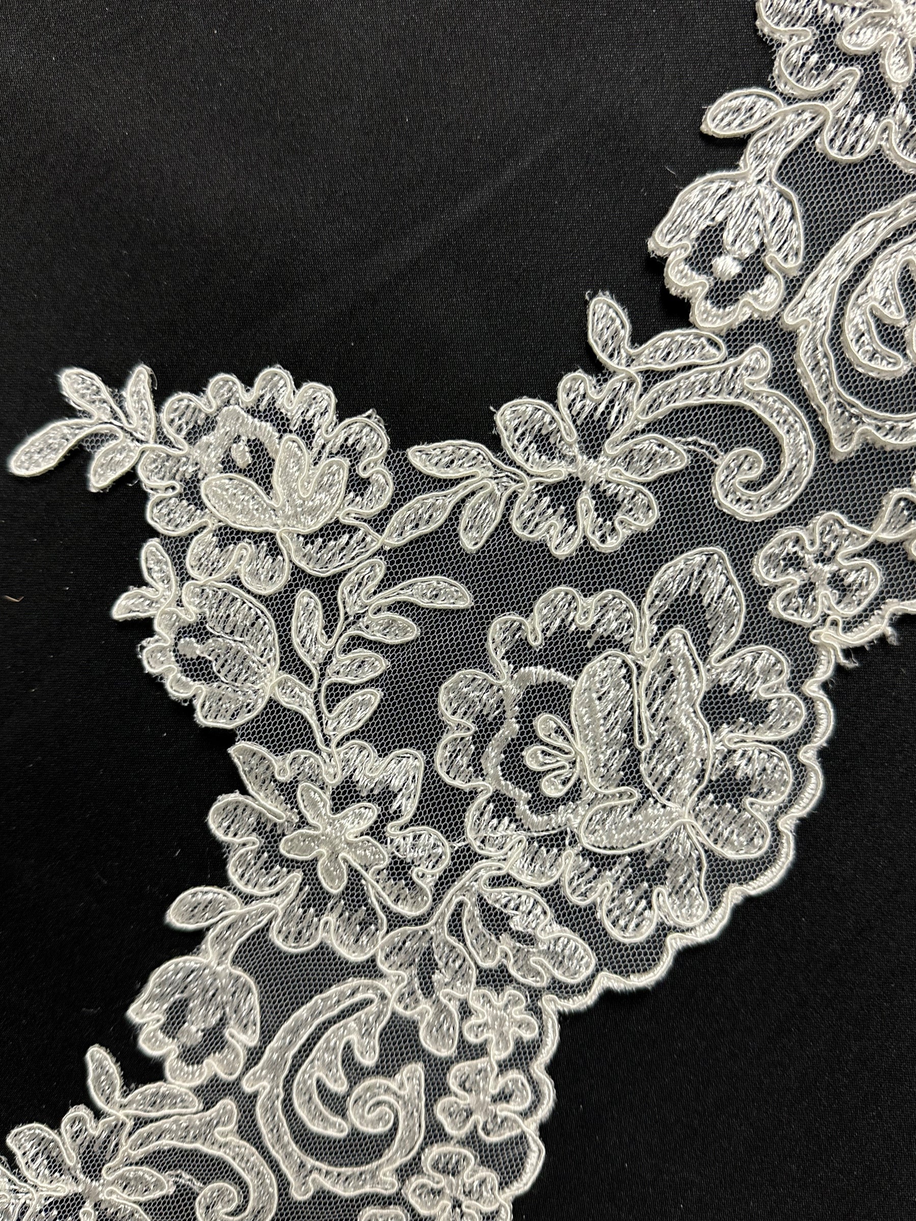 Ivory Corded Lace Trim - T 226 Unbeaded (CF)