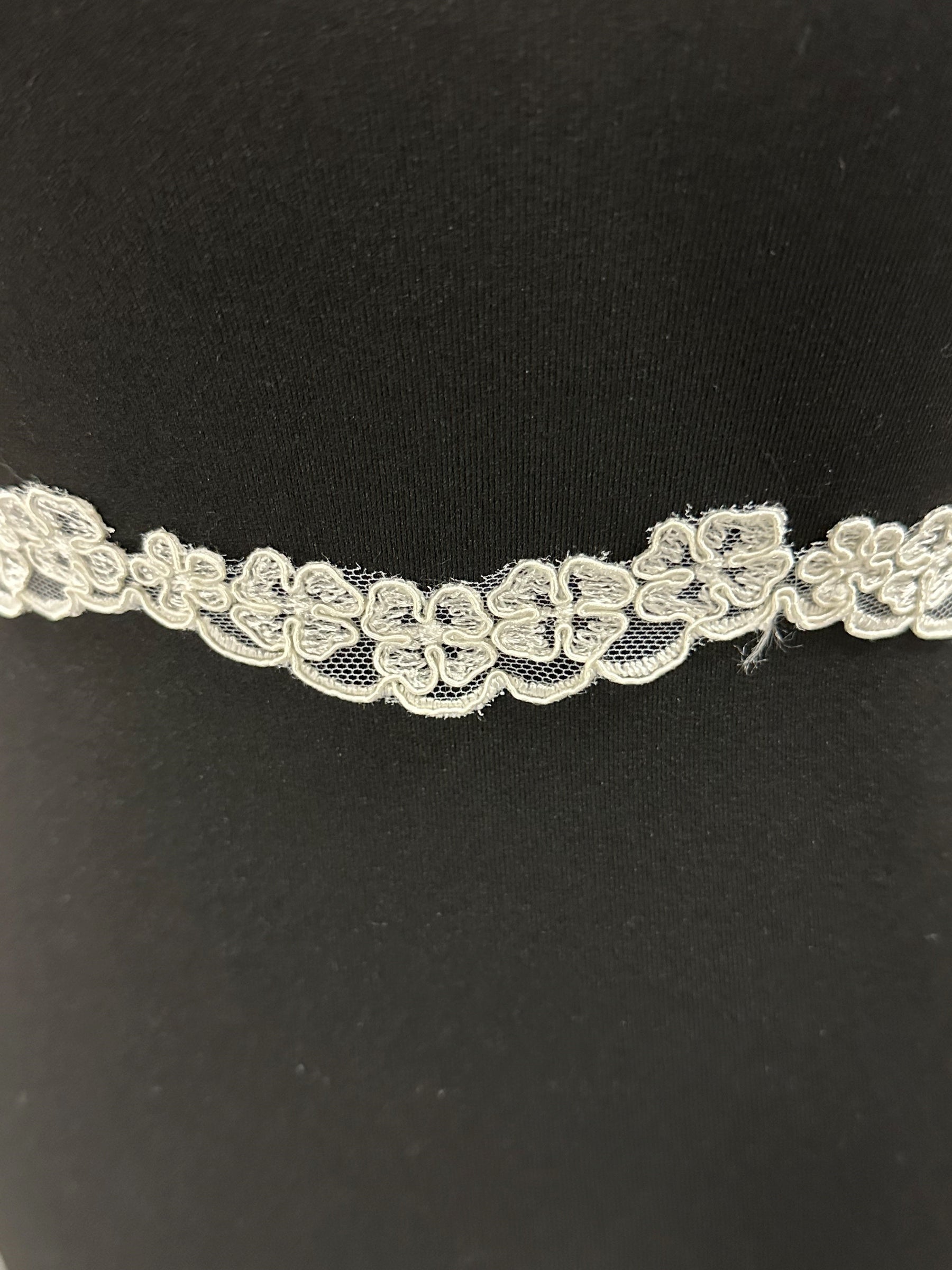 Ivory Corded Lace Trim - T 457 Unbeaded (CF)