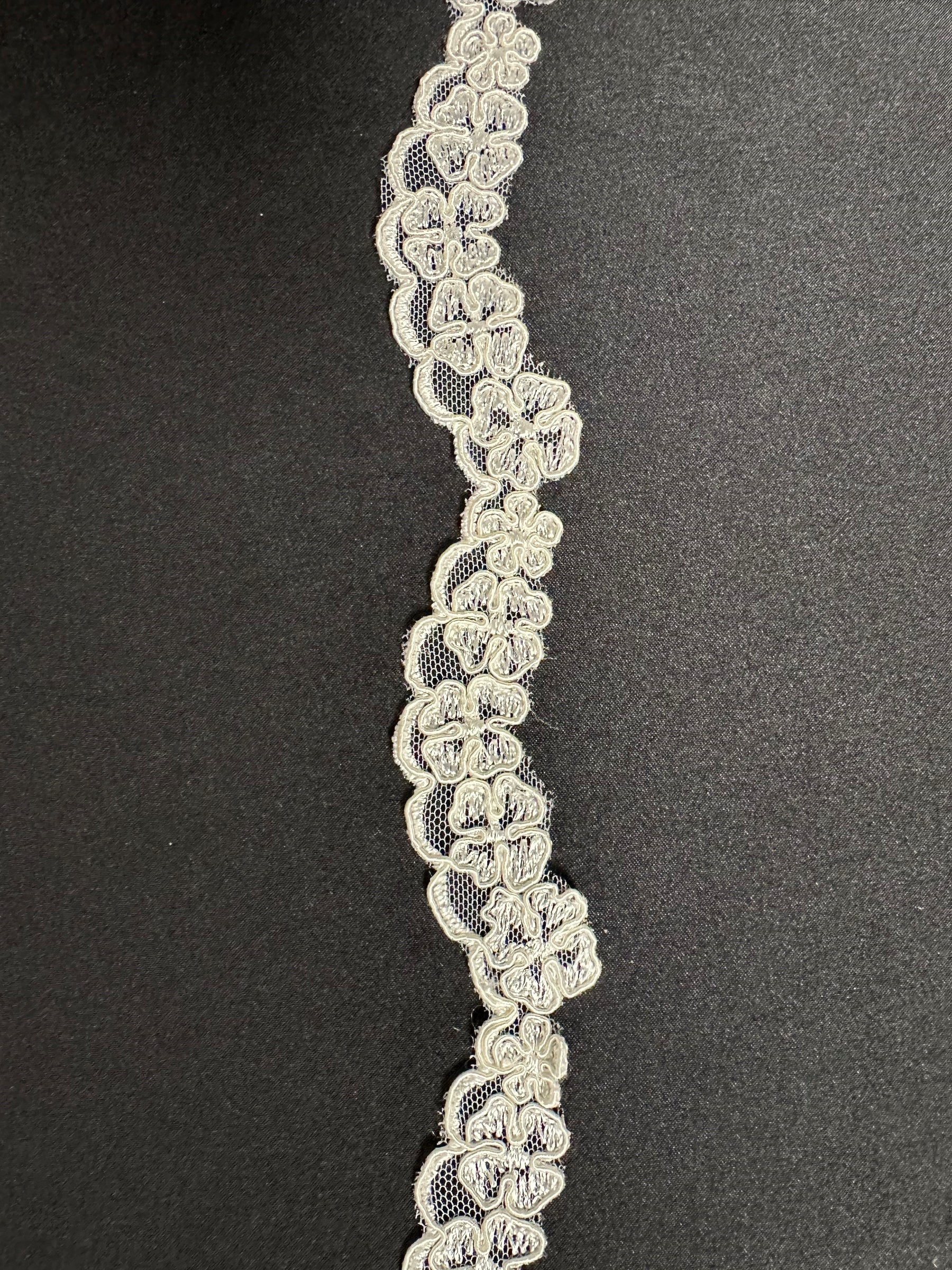 Ivory Corded Lace Trim - T 457 Unbeaded (CF)