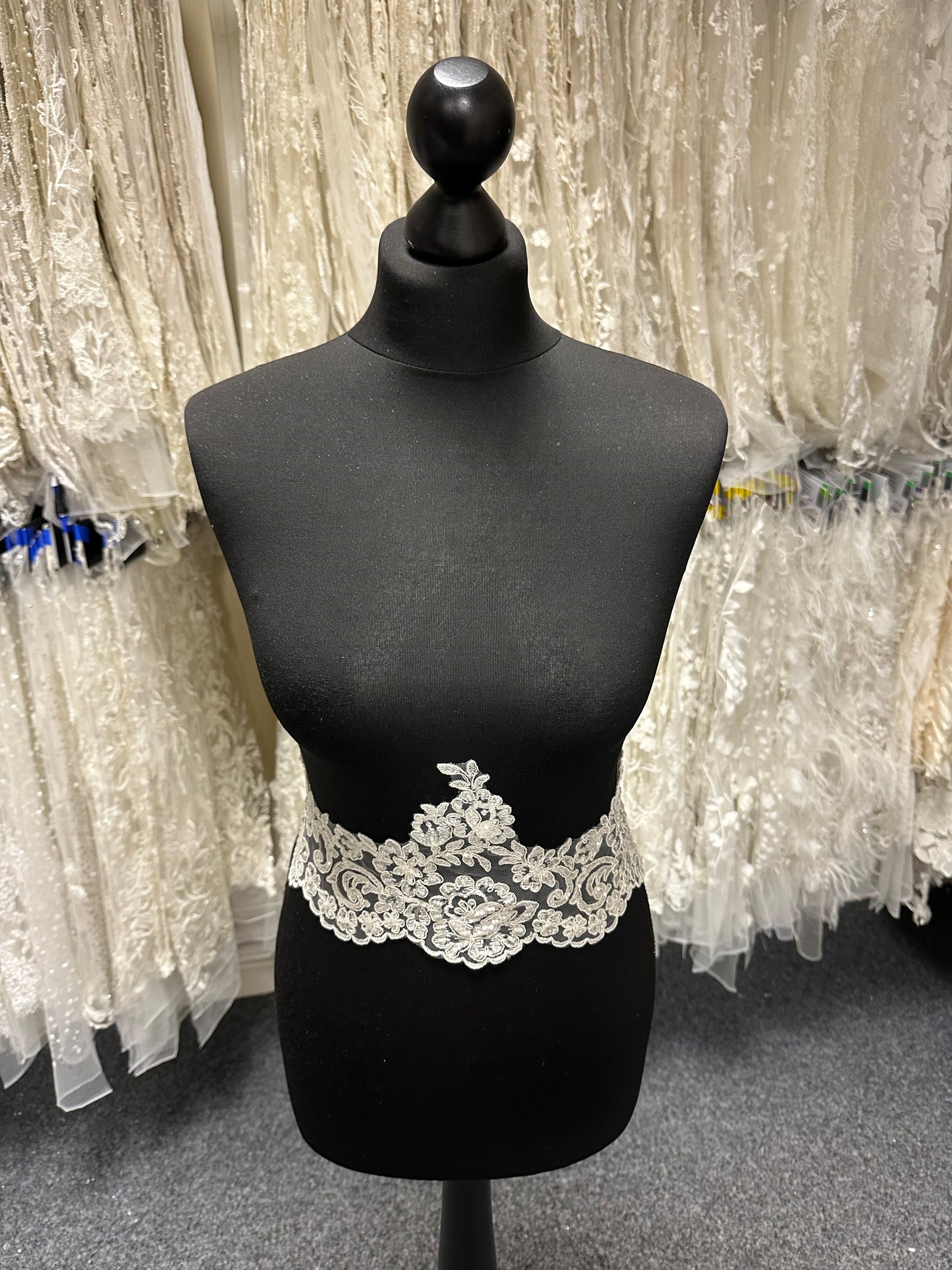 Ivory Beaded & Corded Lace Trim - Noisy