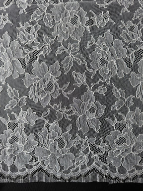 Ivory Chantilly Lace - P177