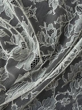 Ivory Chantilly Lace - P177