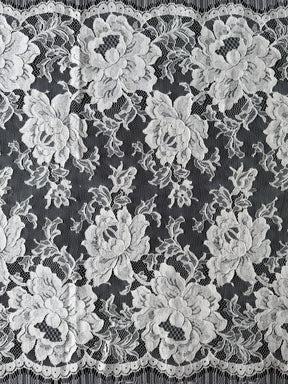 Ivory Chantilly Lace - P180