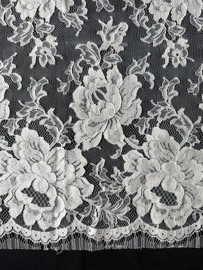 Ivory Chantilly Lace - P180