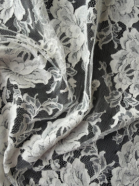 Ivory Chantilly Lace - P180