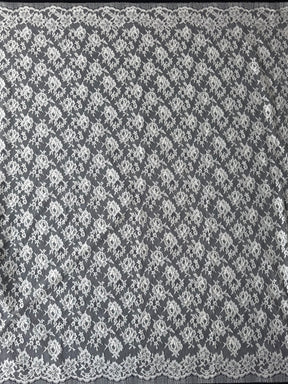 Ivory Chantilly Lace - P204