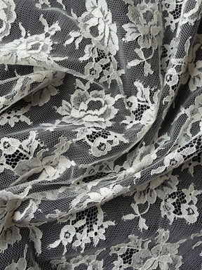 Ivory Chantilly Lace - P204