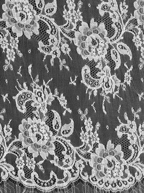 Ivory Chantilly Lace - P205