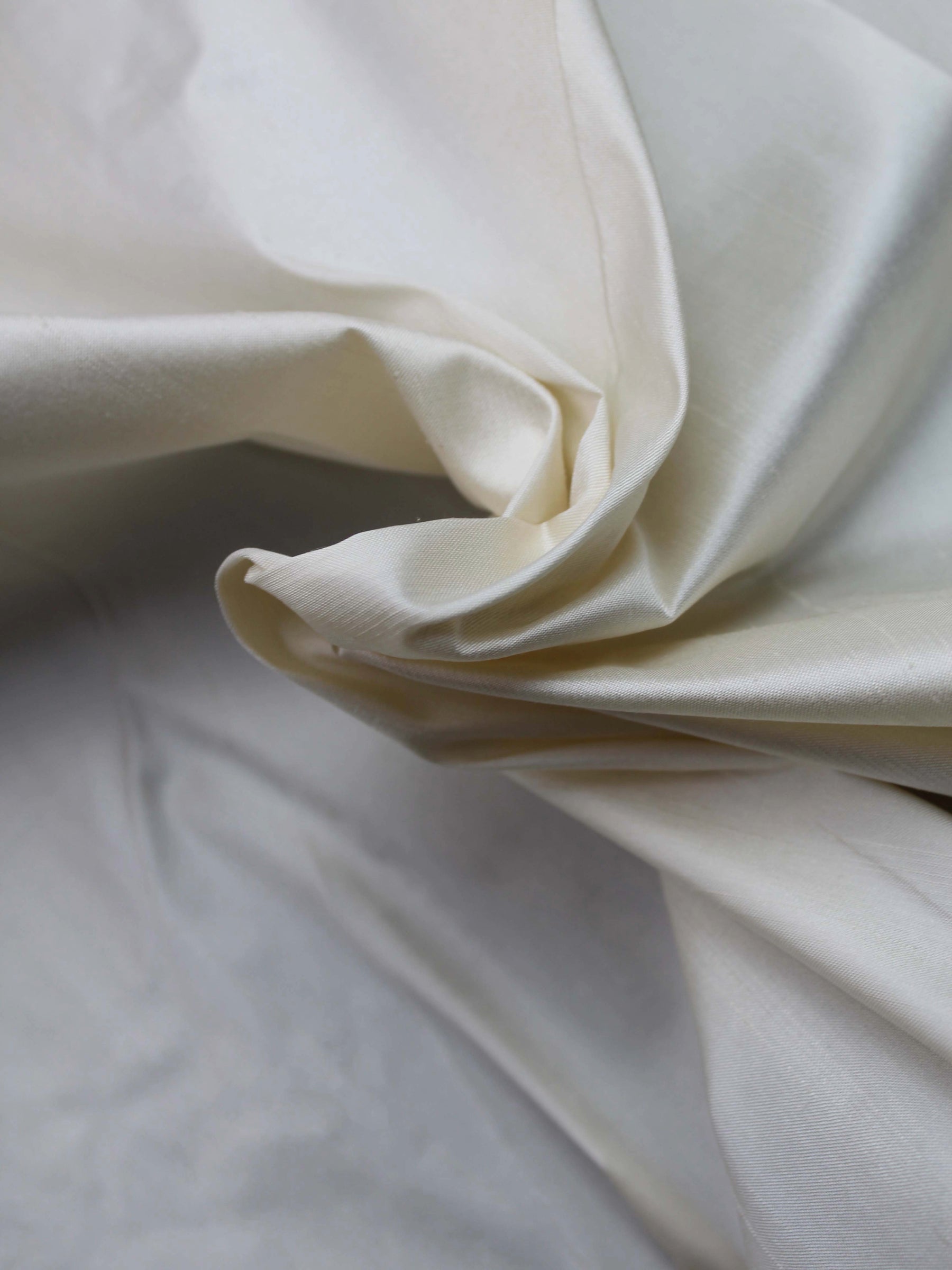 Ivory Silk Dupion 150cm - P402
