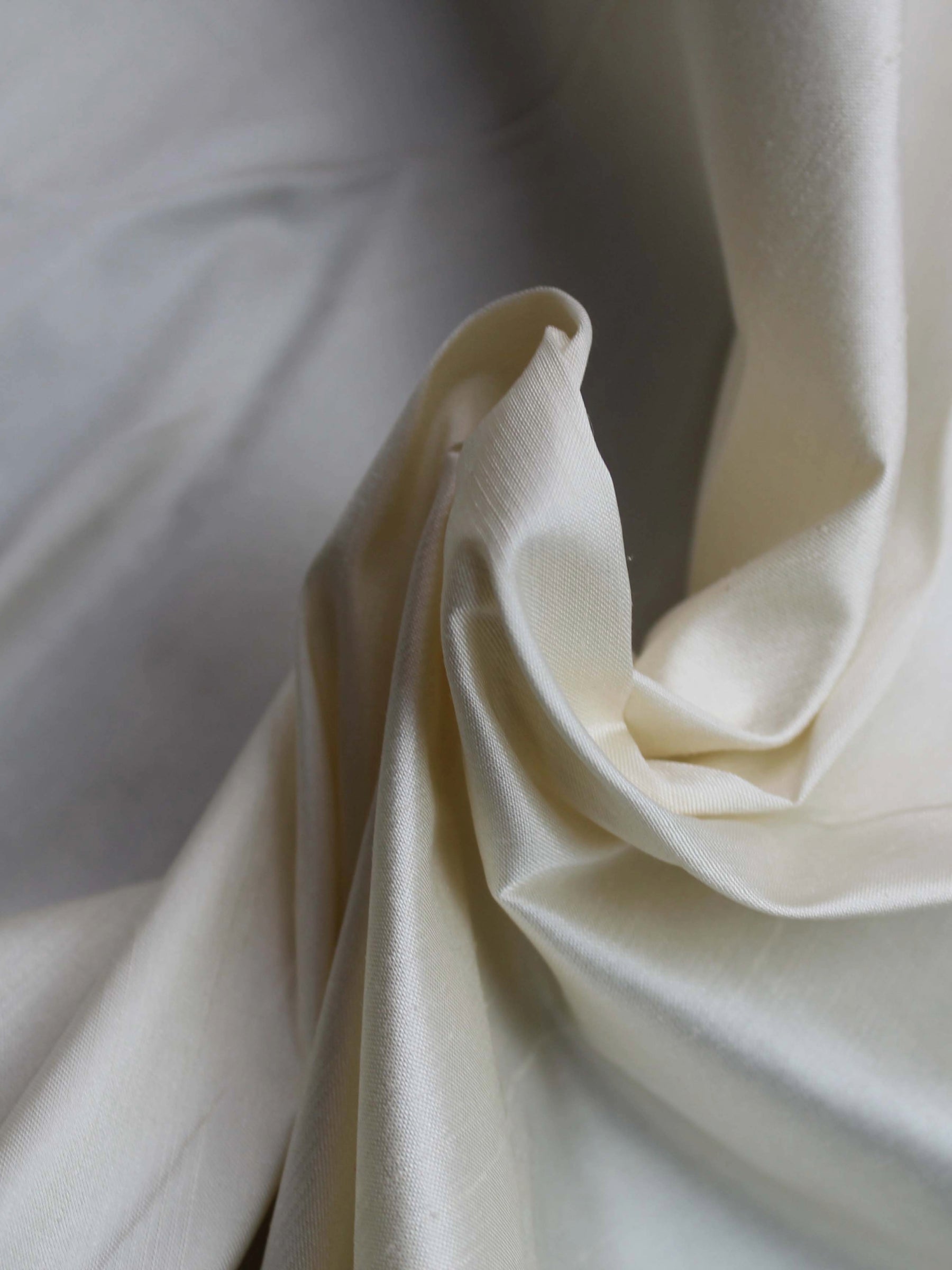 Ivory Silk Dupion 150cm - P402