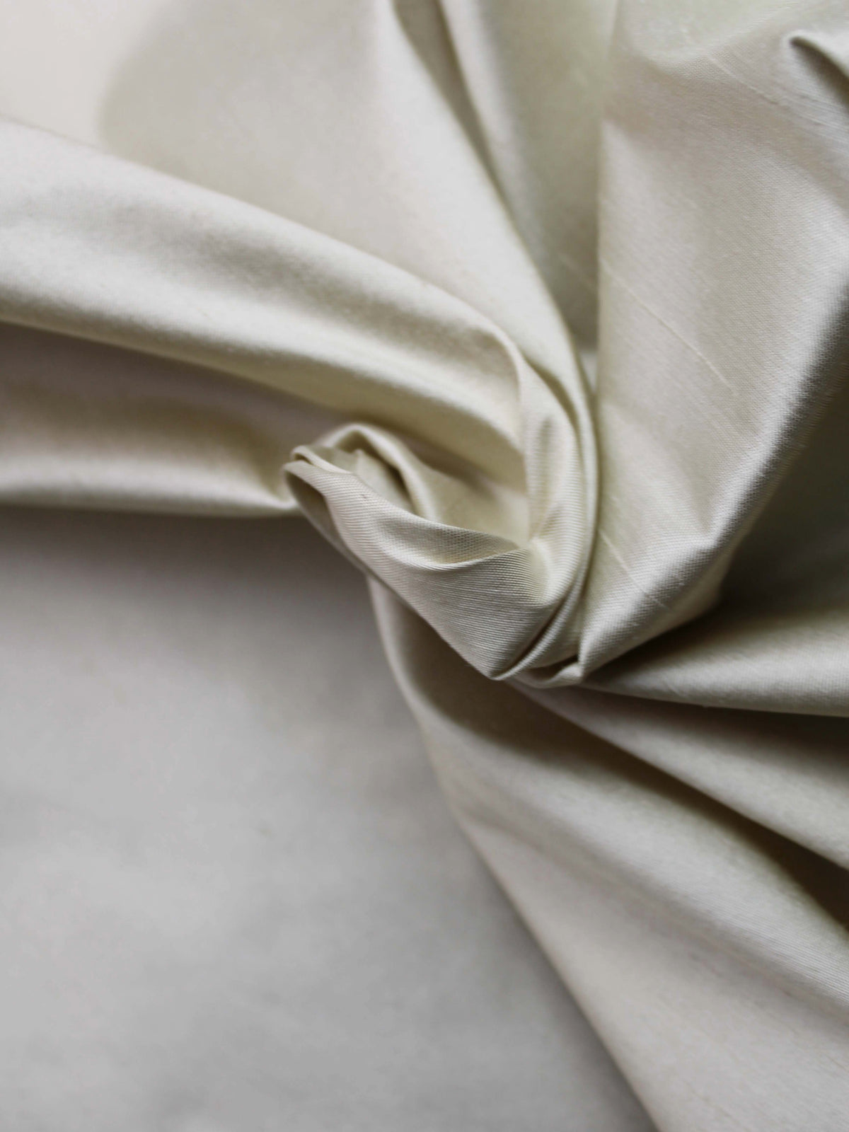 Pale Gold Silk Dupion 150cm - P402
