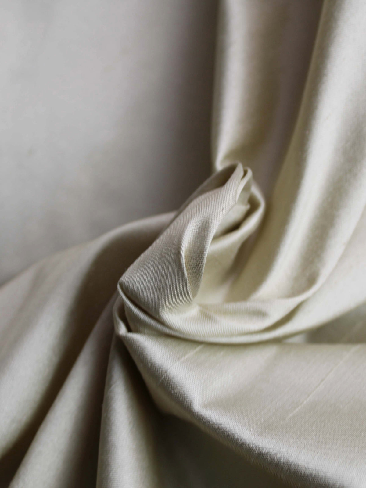 Pale Gold Silk Dupion 150cm - P402