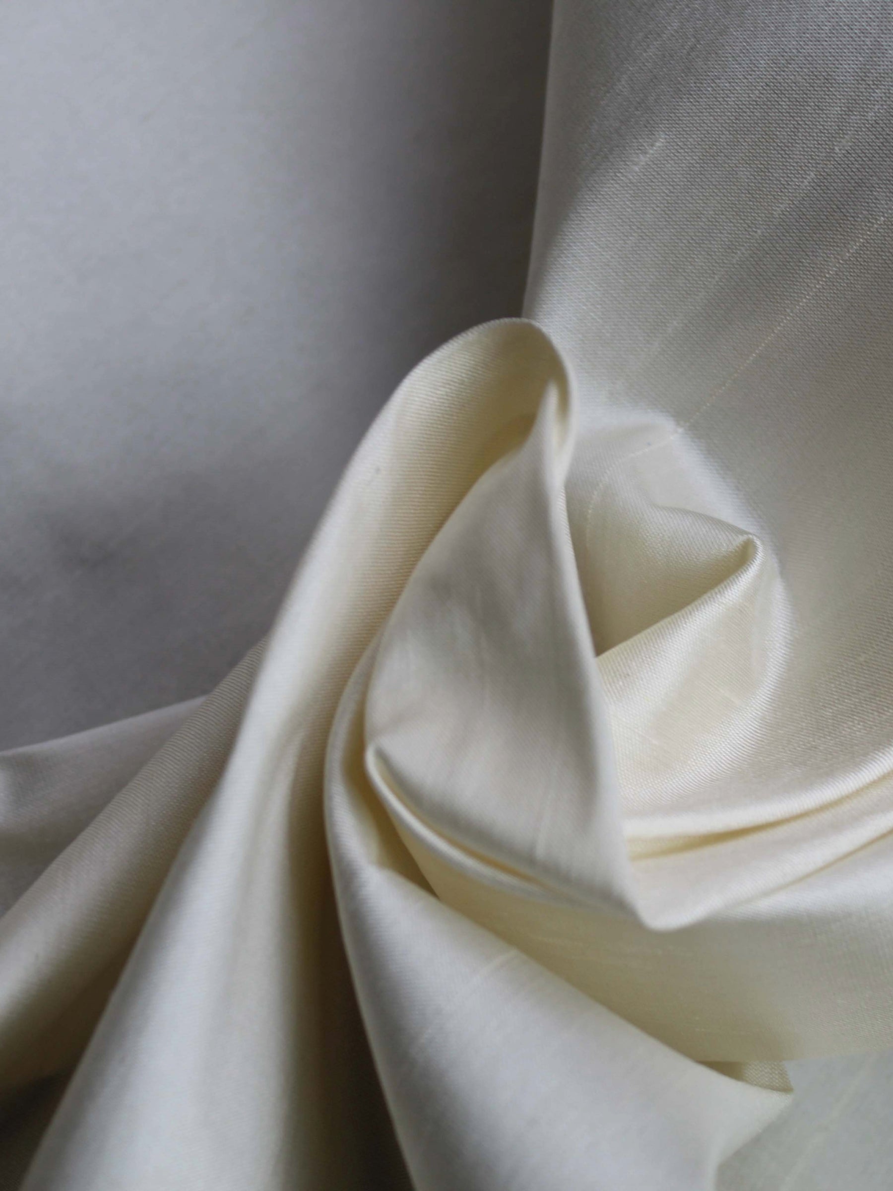 Pale Ivory Silk Dupion 150cm - P402