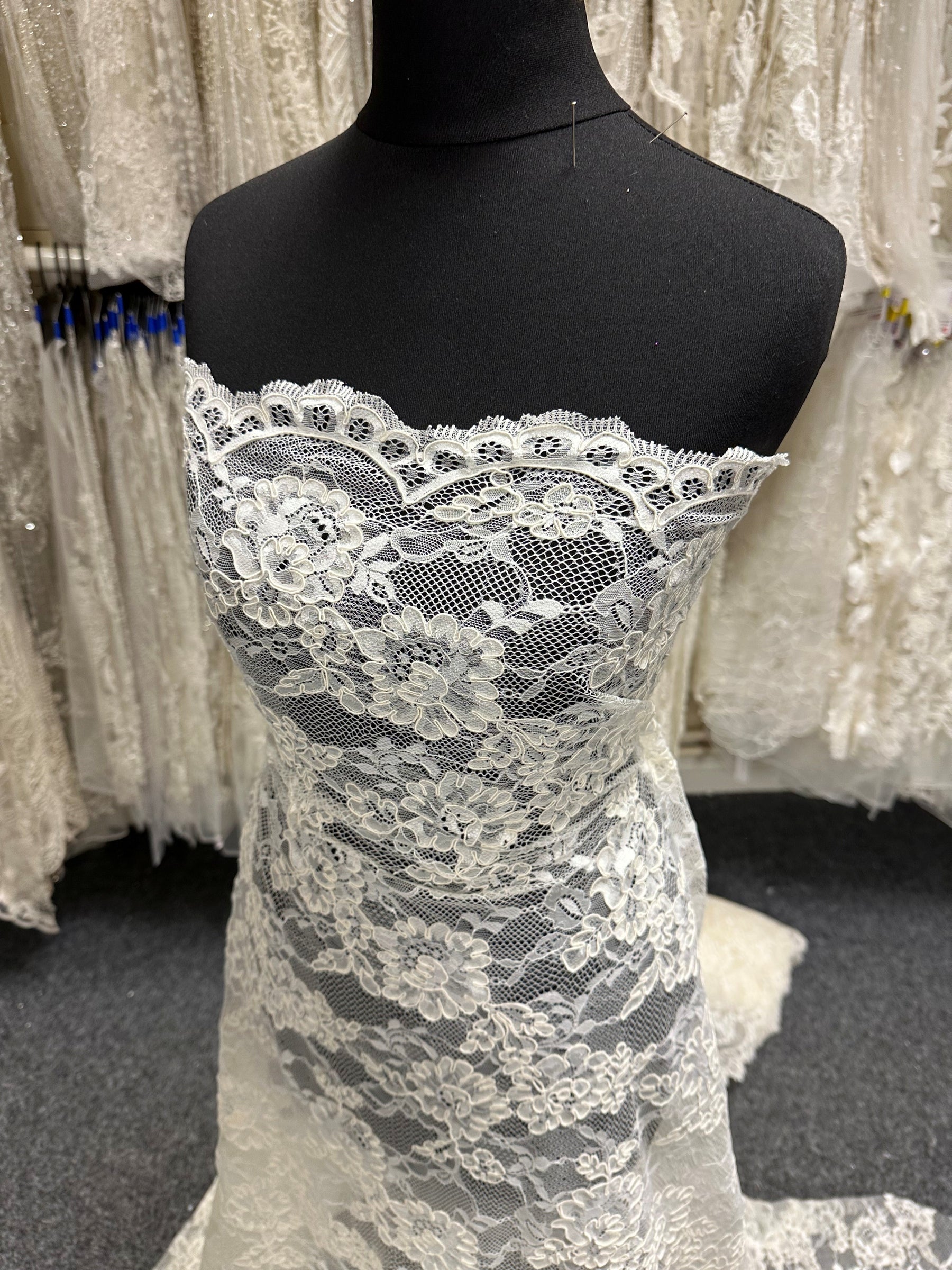 Ivory Corded Lace - P442