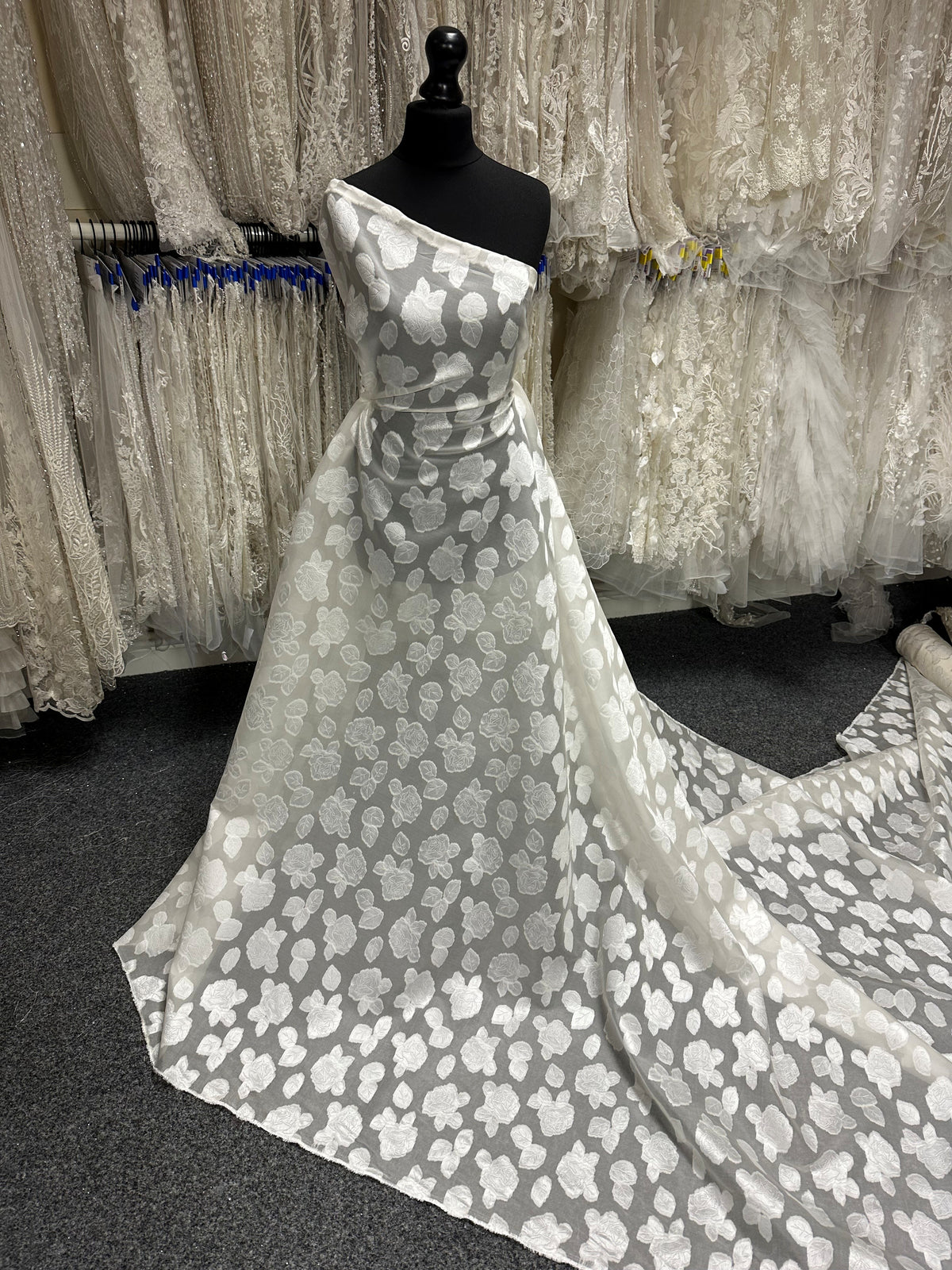 Ivory Italian Brocade - P661
