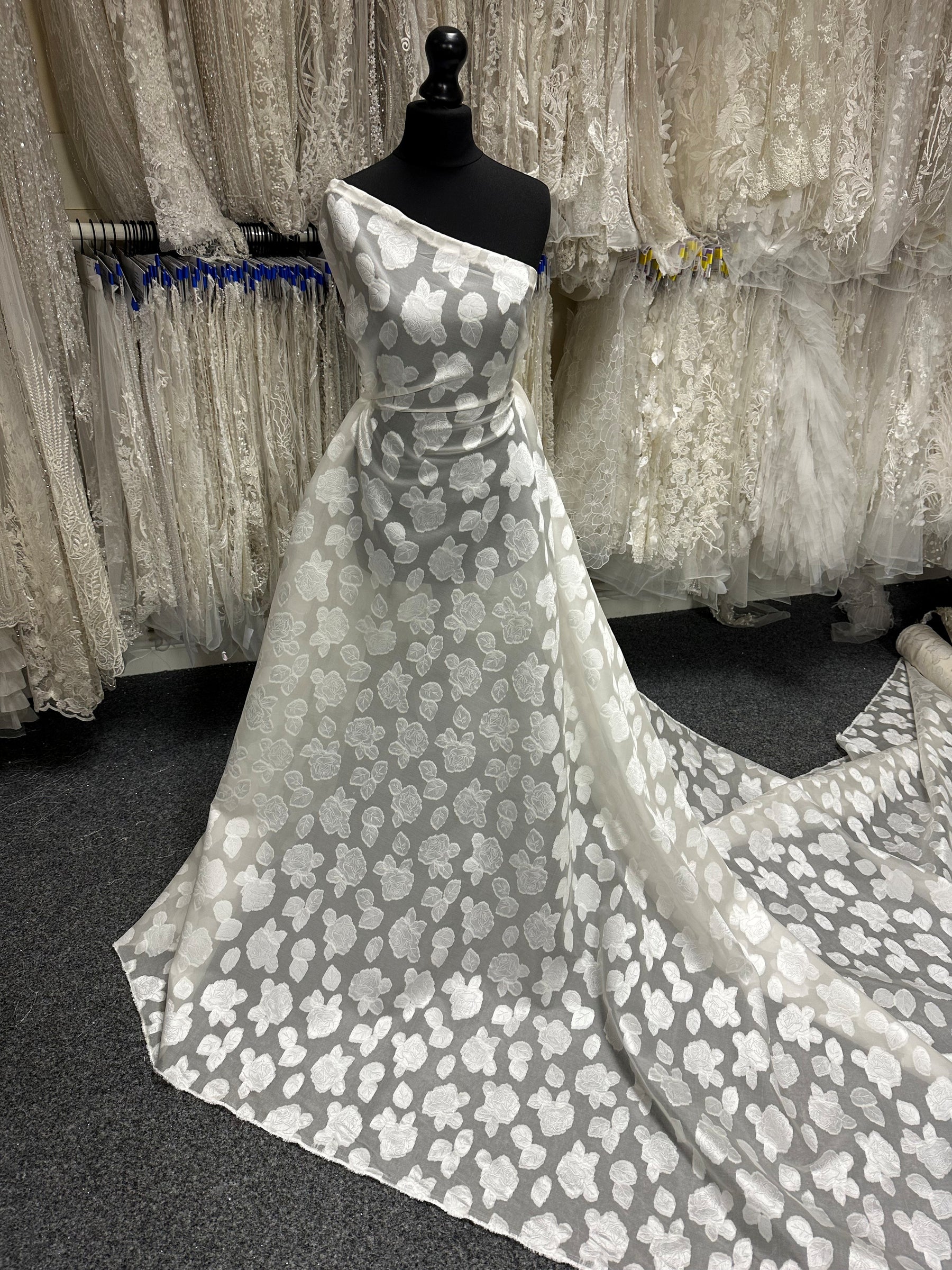 Ivory Italian Brocade - P661
