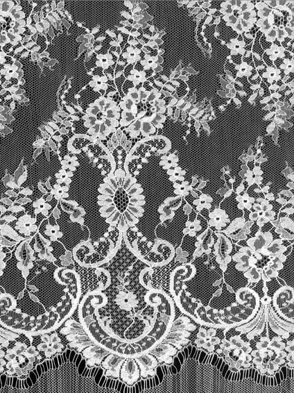 Ivory Chantilly Lace - P729
