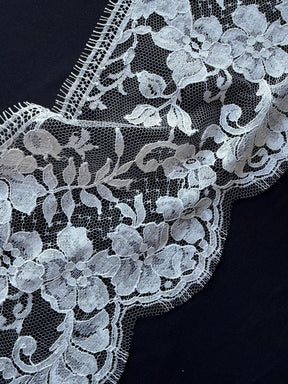Pale Ivory Chantilly Lace Trim - Rizawana
