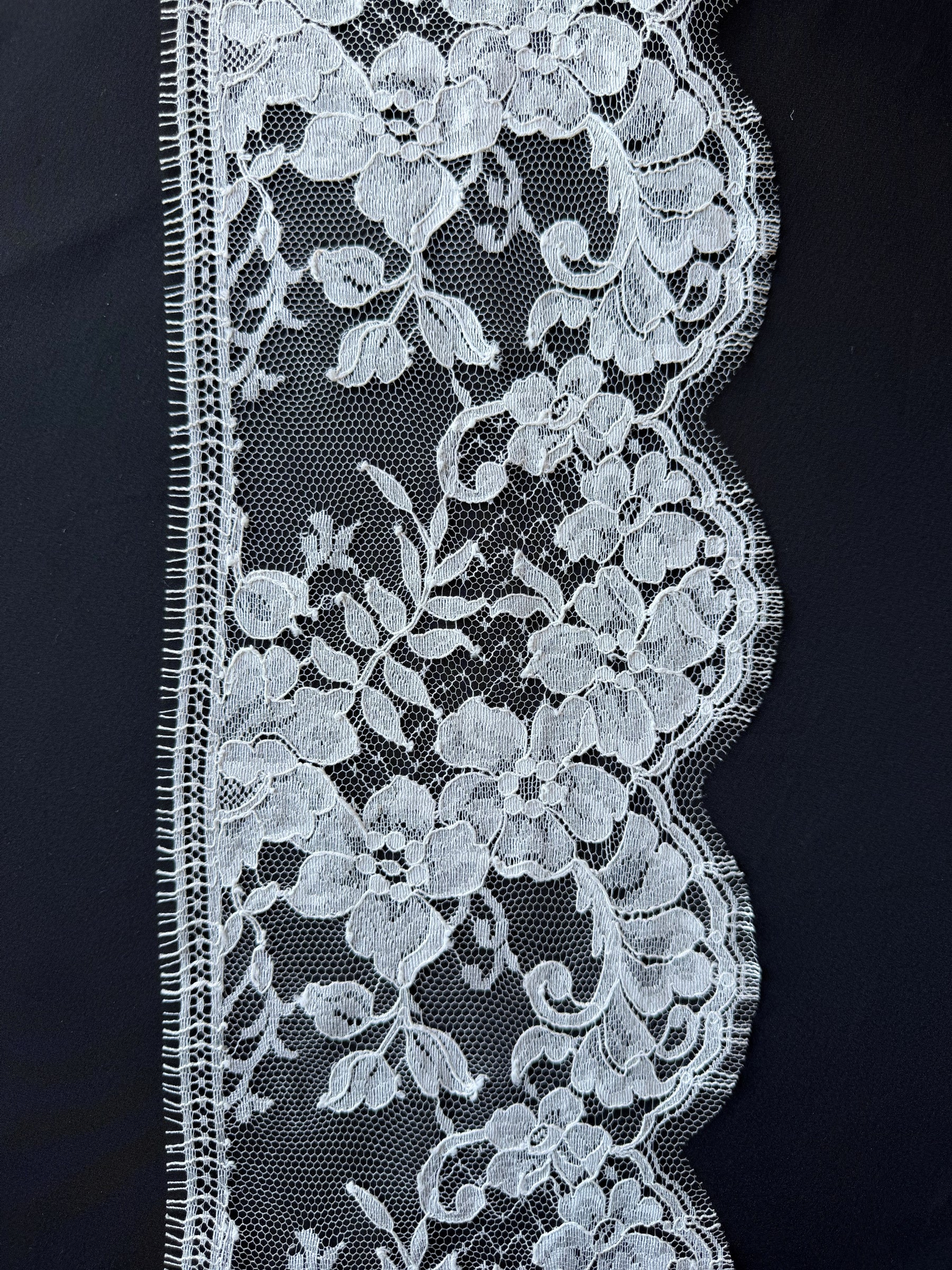 Pale Ivory Chantilly Lace Trim - Rizawana
