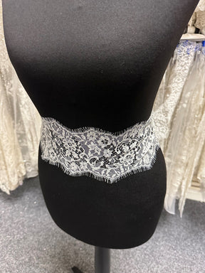 Ivory Chantilly Lace Trim - Seven