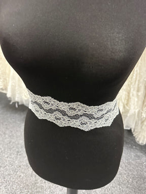 Ivory Chantilly Lace Trim - Sol