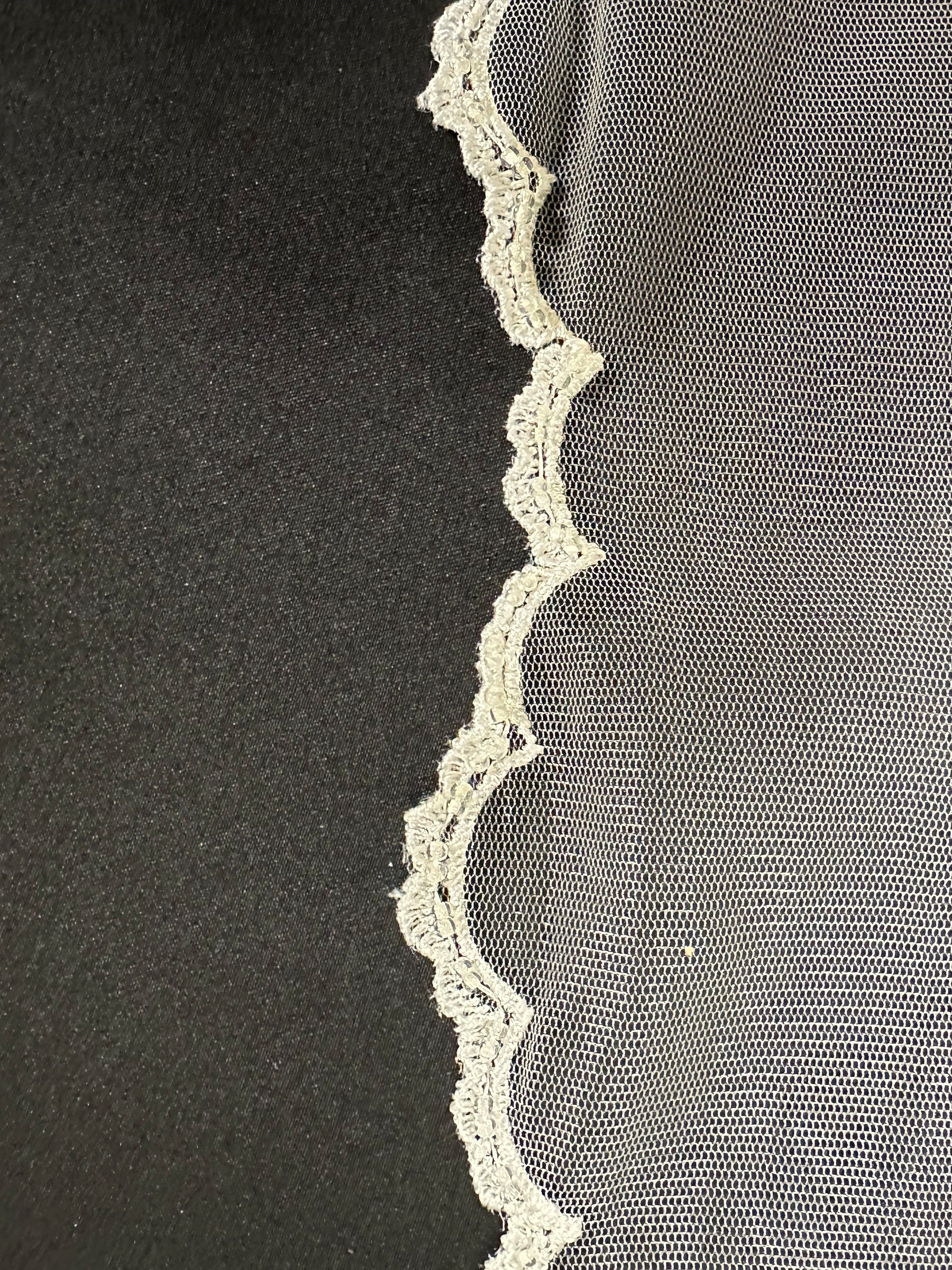Ivory Lace Trim - T208