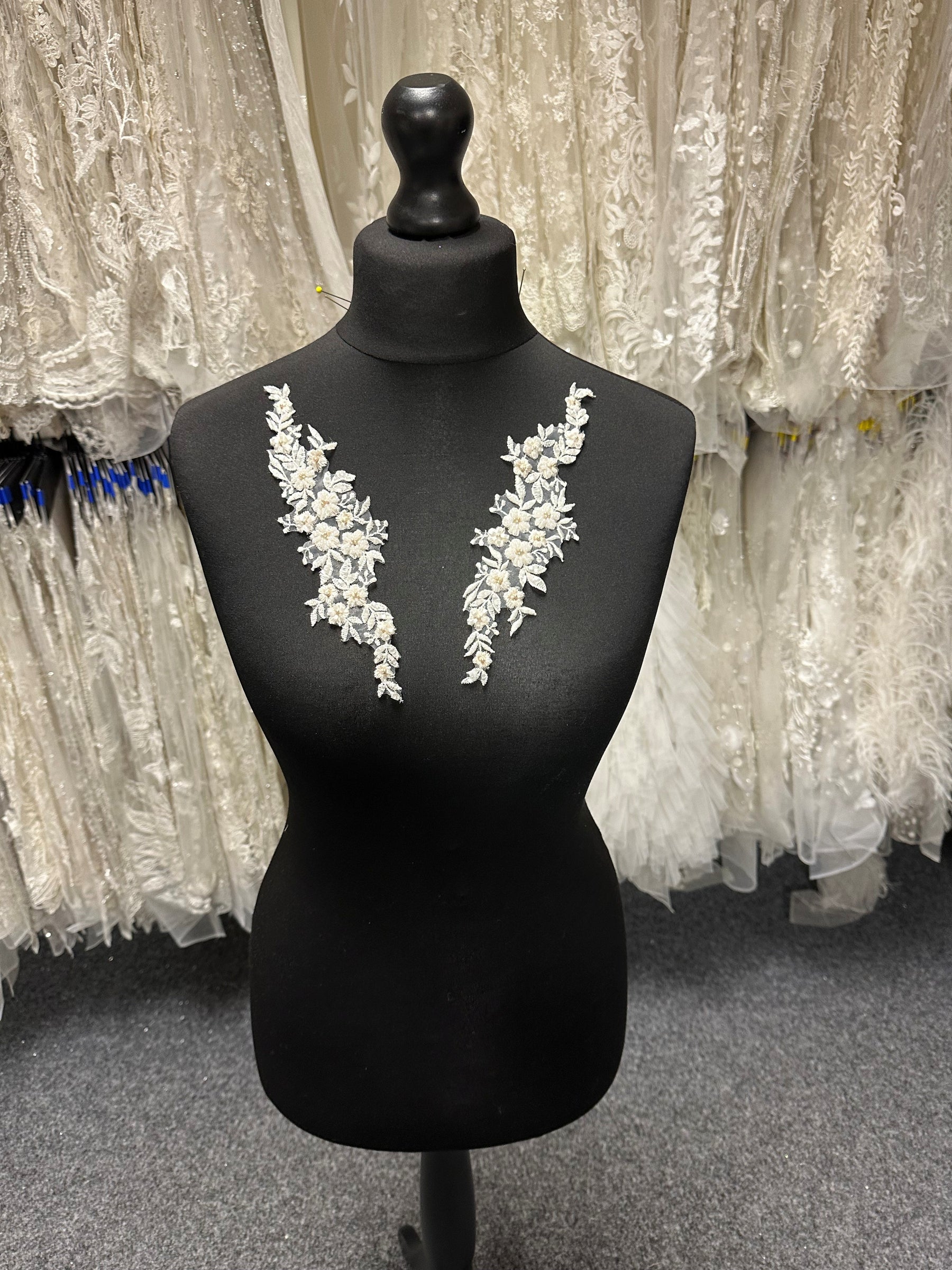 Ivory Floral Lace Appliques - T27