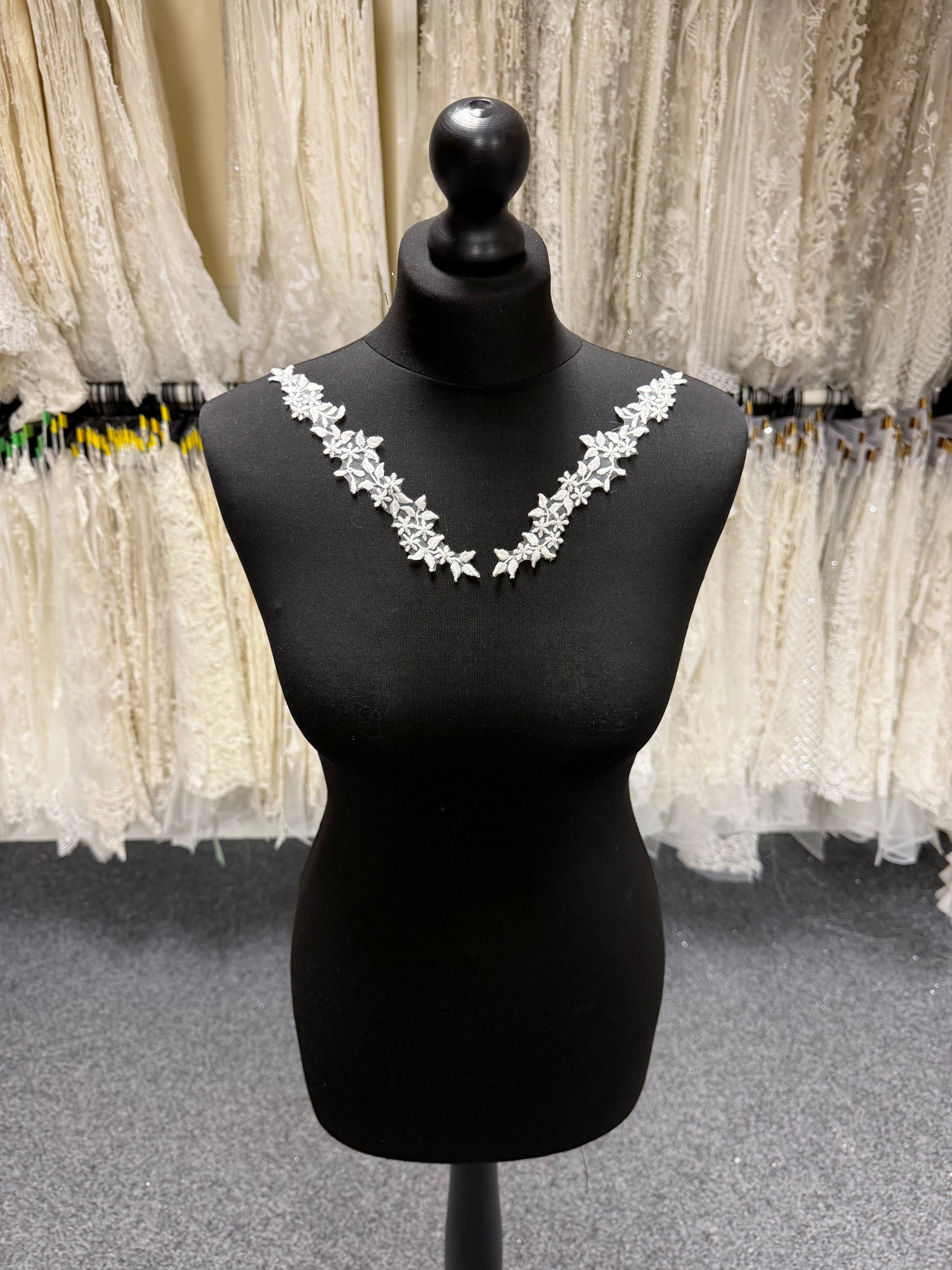 Ivory Beaded Lace Appliques - T28