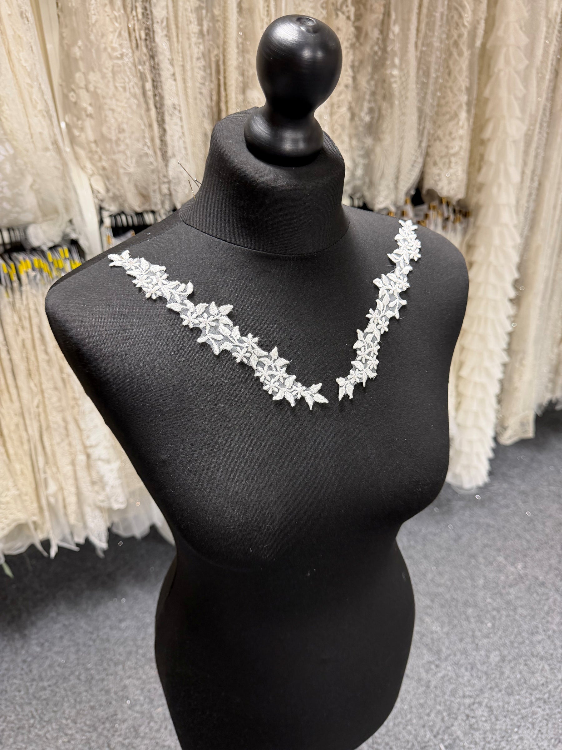 Ivory Beaded Lace Appliques - T28