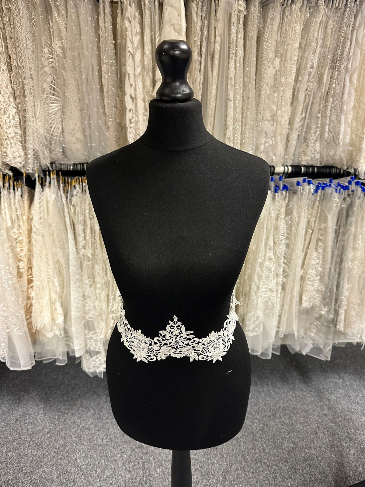 Ivory Guipure Lace Trim - T313