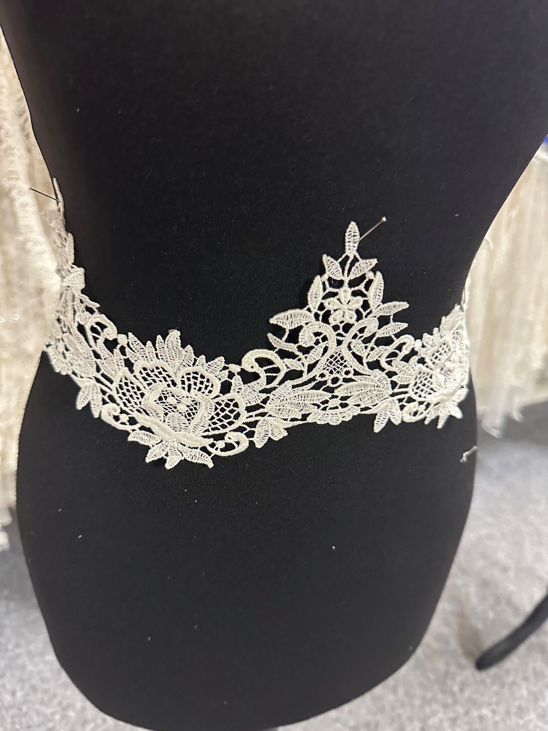 Ivory Guipure Lace Trim - T313