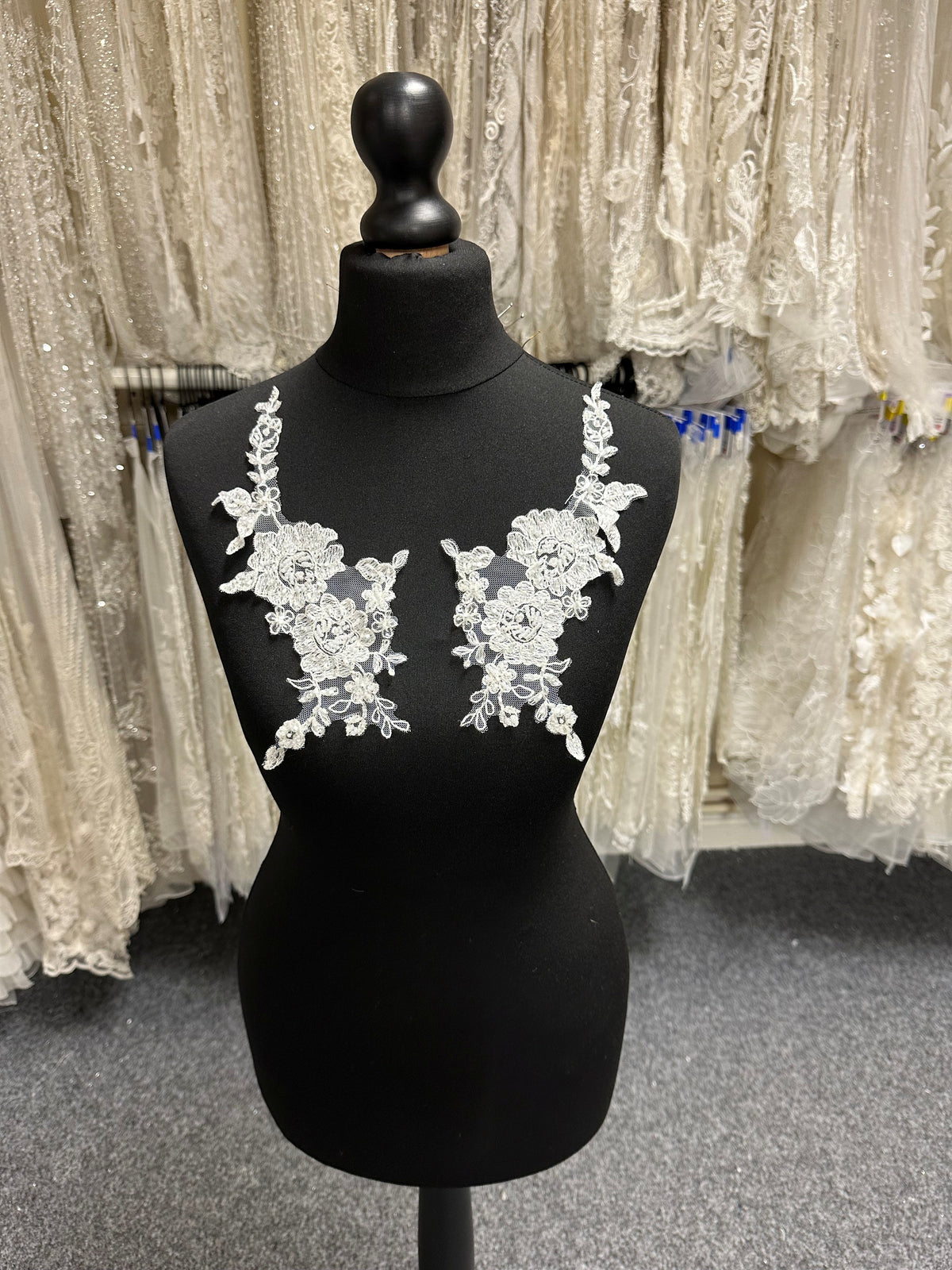 Ivory Floral Lace Appliques - T43