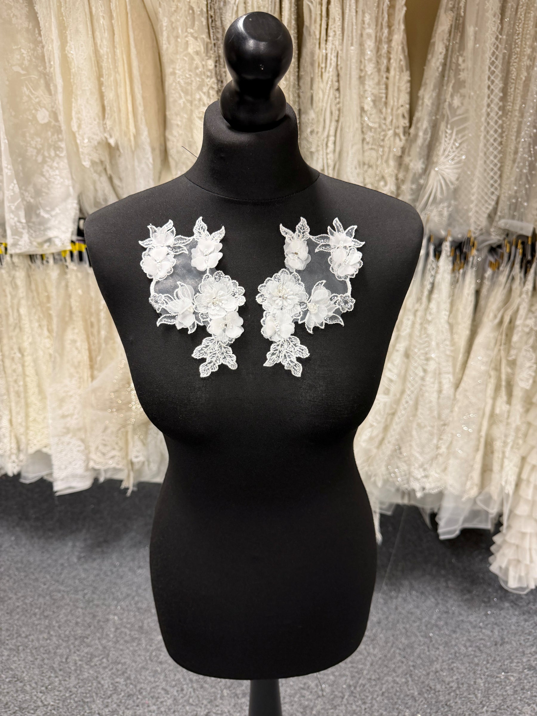 Ivory Beaded 3D Lace Appliques - T443