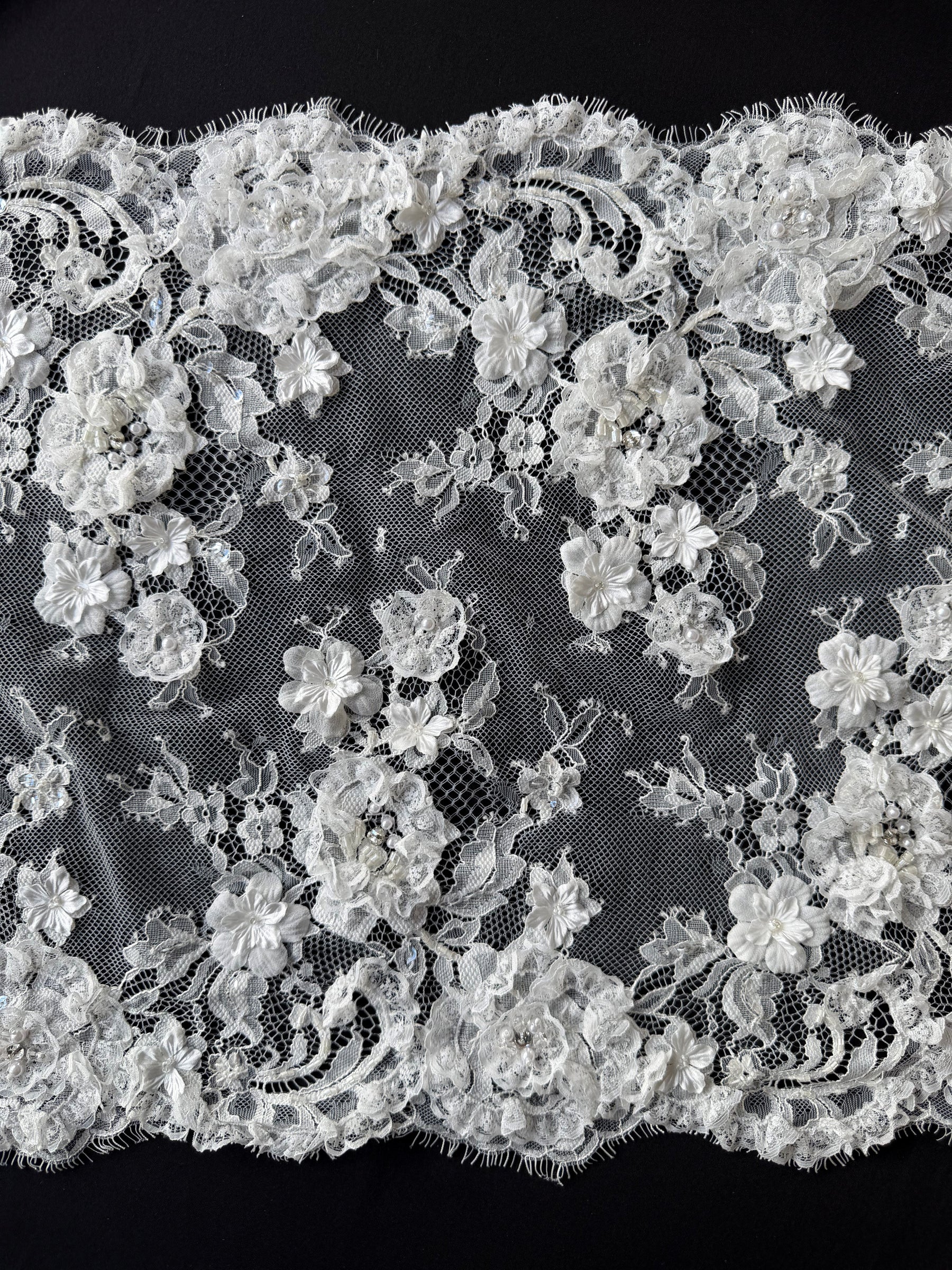 3D Ivory Lace Trim - T622