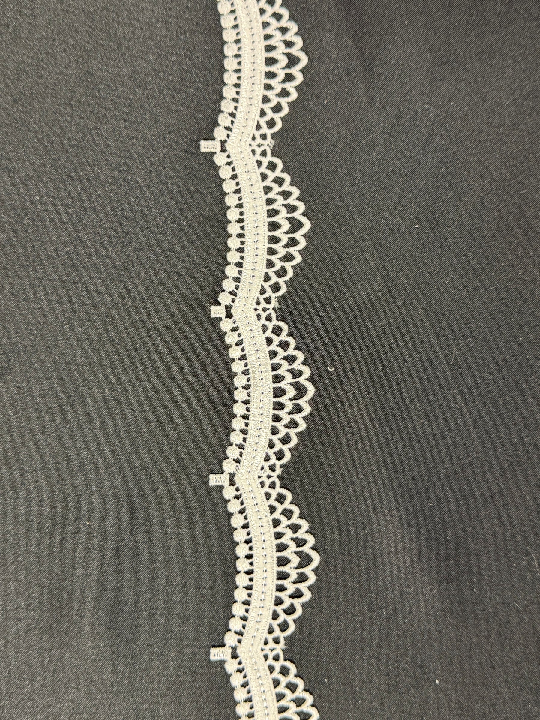 Ivory Lace Trim - T938