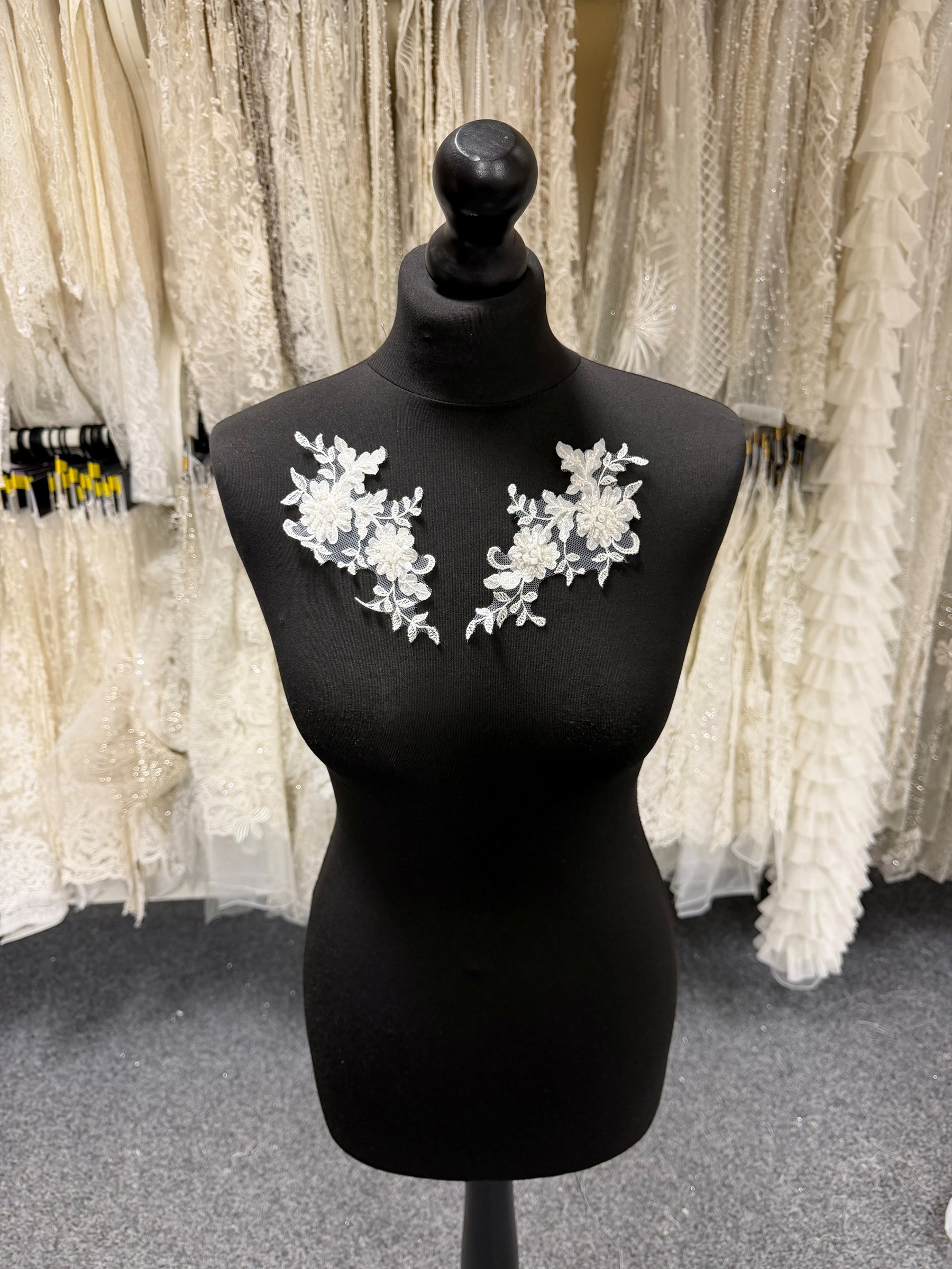 Ivory Beaded Lace Appliques - T942