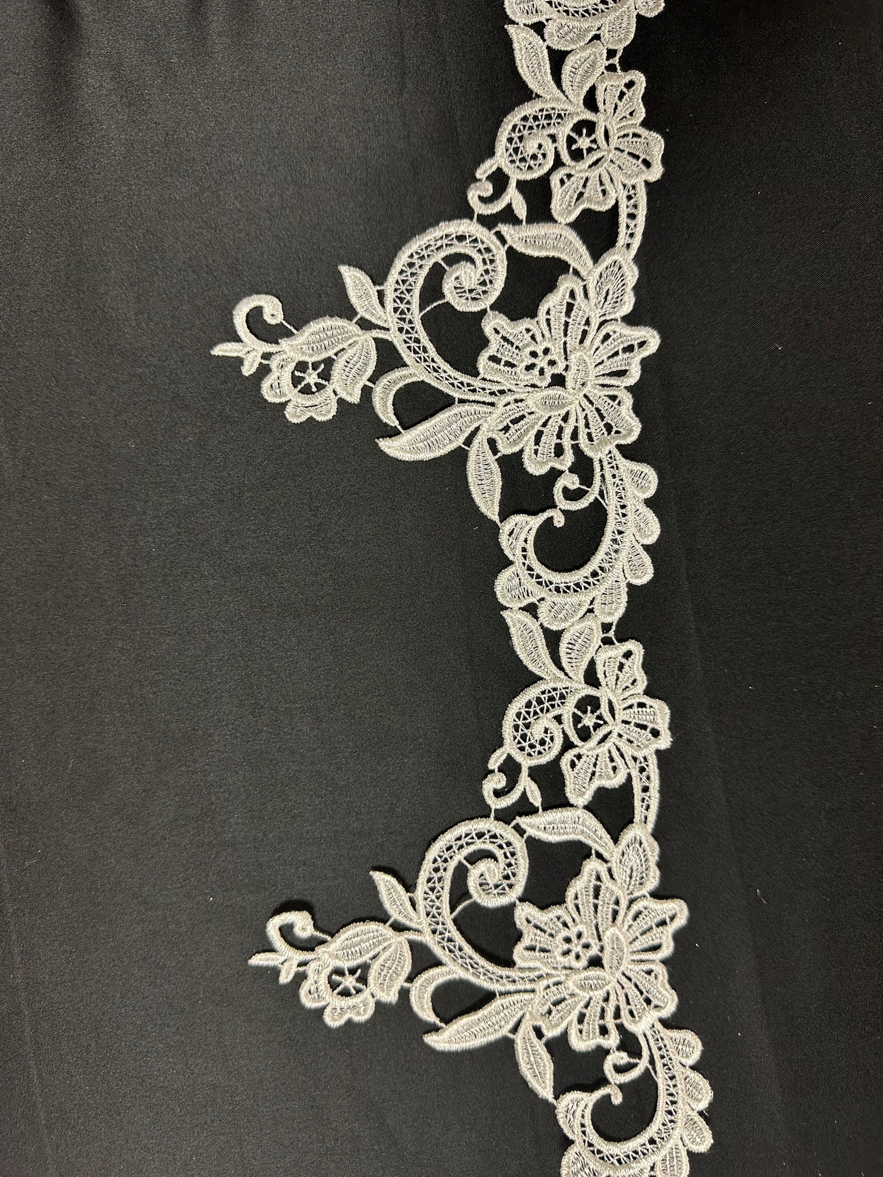 Ivory Guipure Lace Trim - T 9905 (CF)