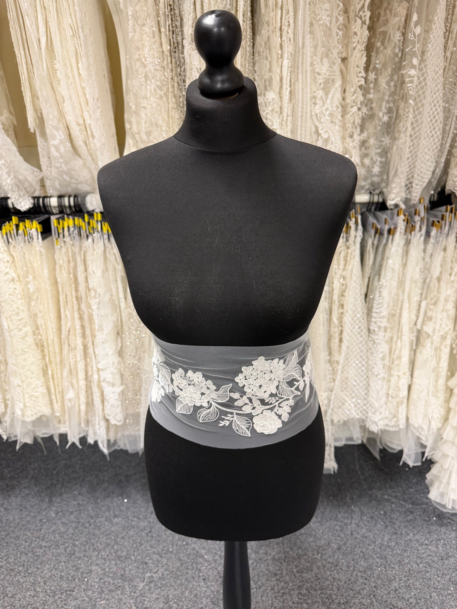 Ivory Corded Italian Lace Trim - Ticino