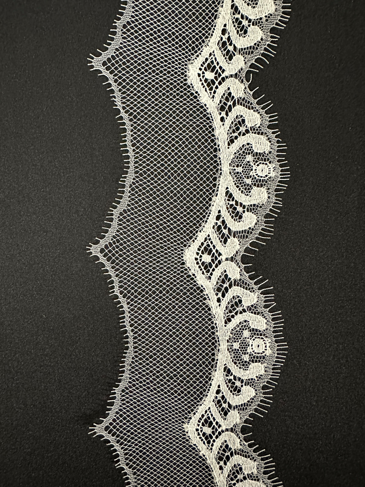 Ivory Chantilly Lace Trim - Zeppelin