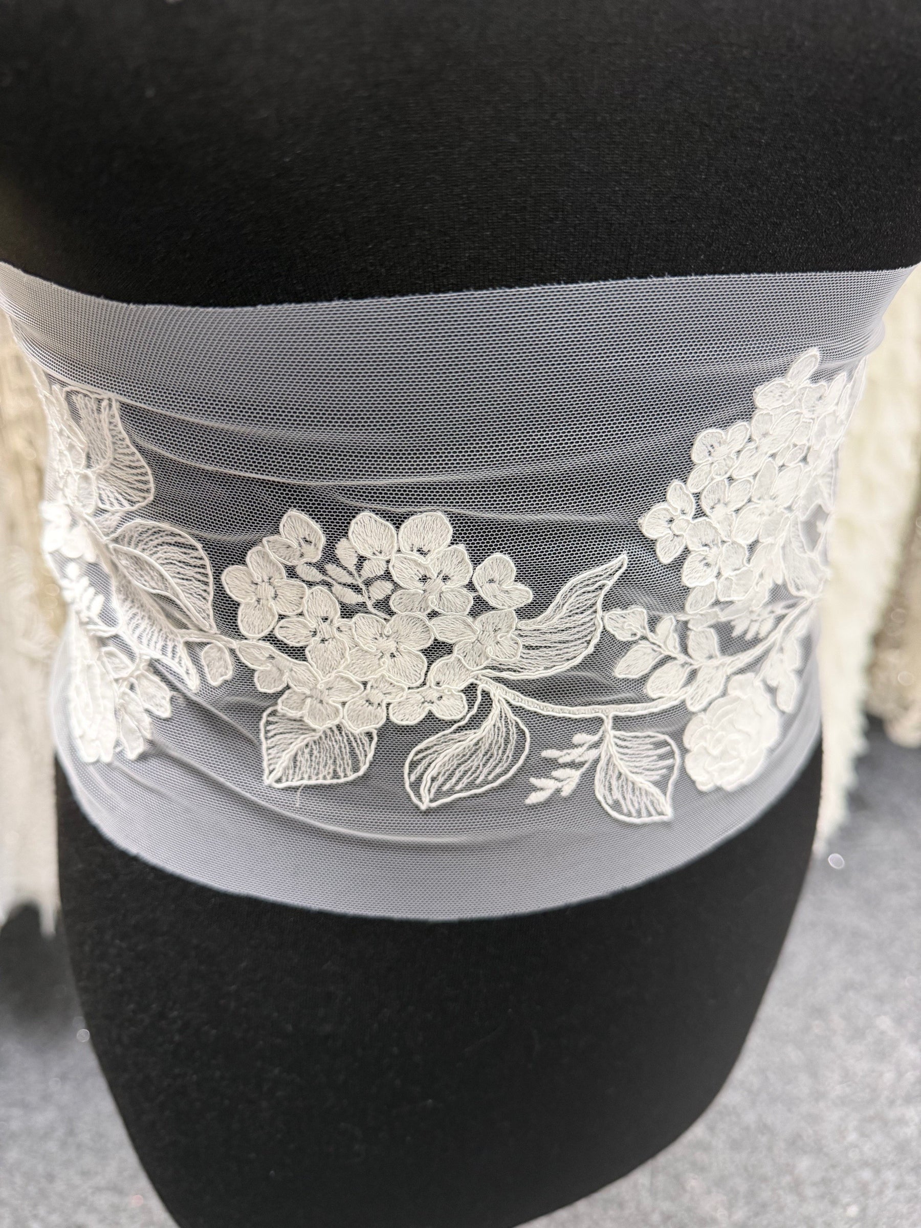 Ivory Corded Italian Lace Trim - Ticino